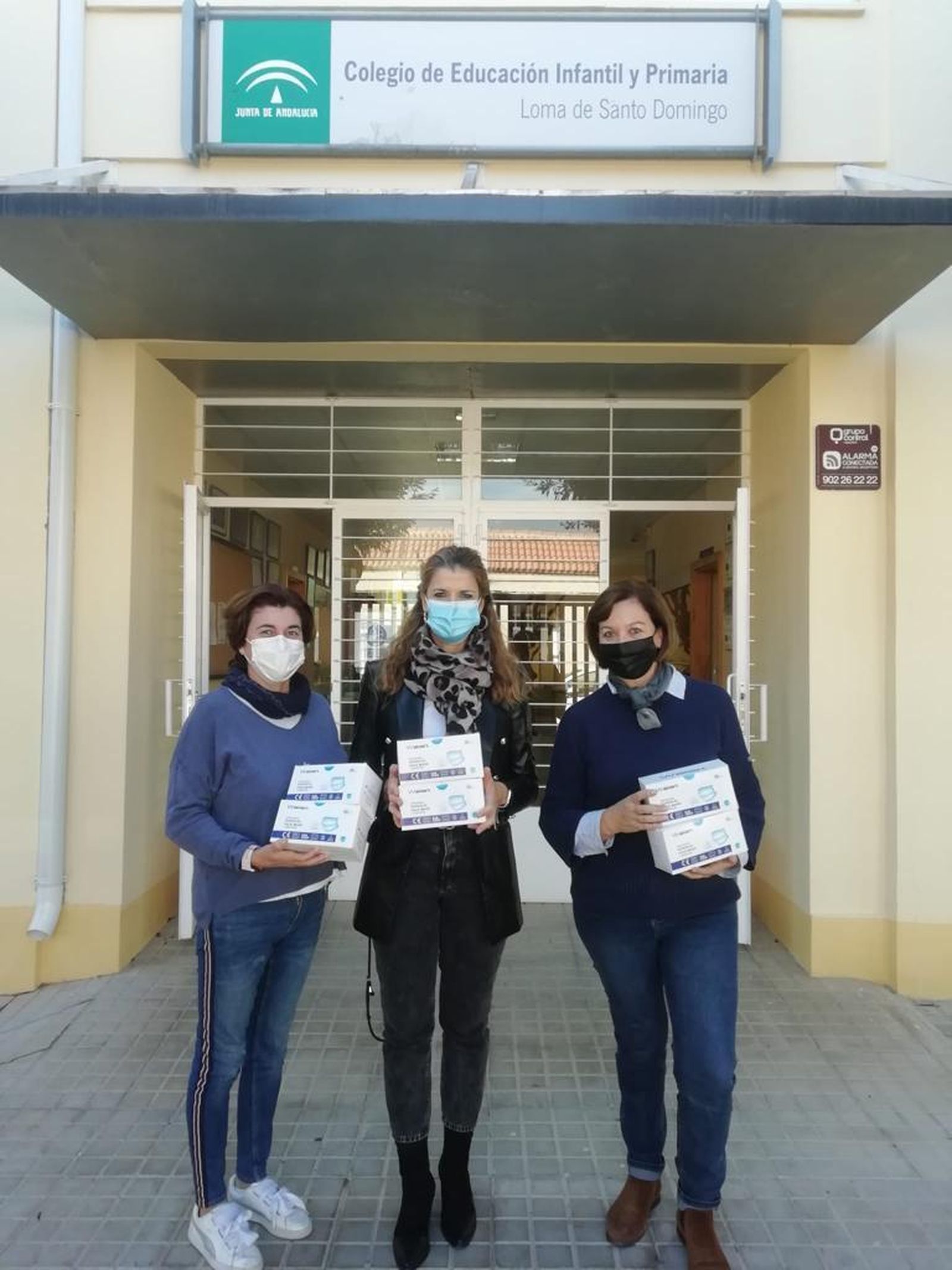 El Ayuntamiento de El Ejido entrega más de 9.000 mascarillas a los centros escolares