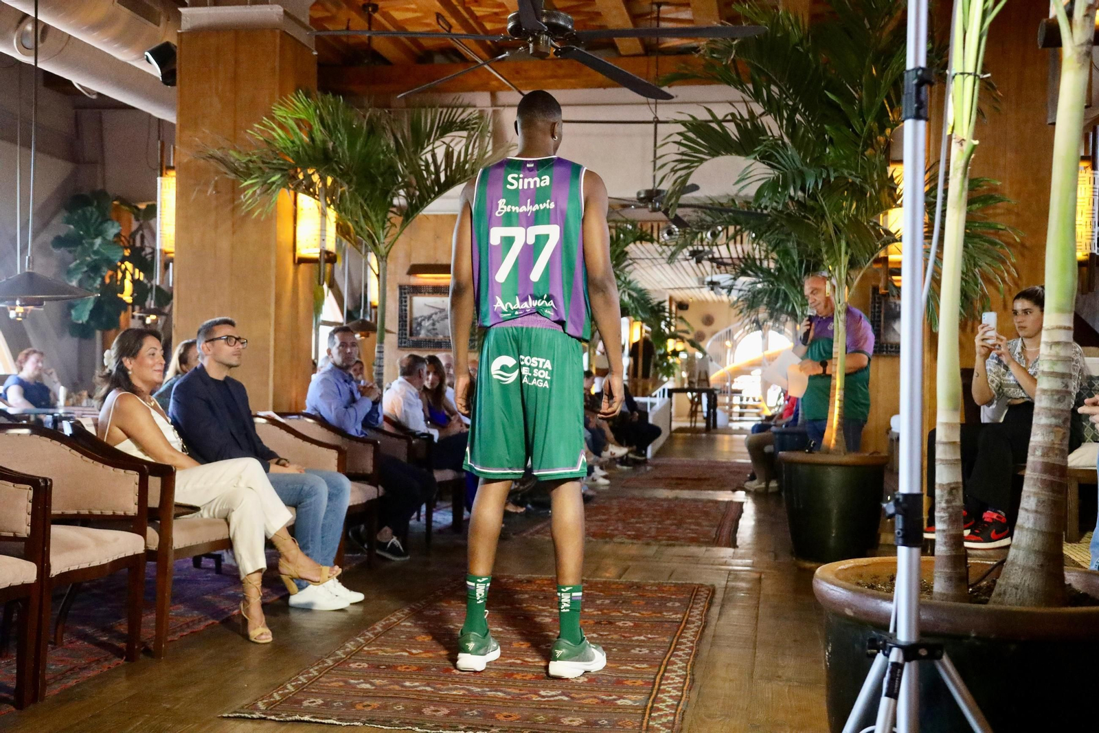 La presentación de las nuevas equipaciones del Unicaja, en fotos