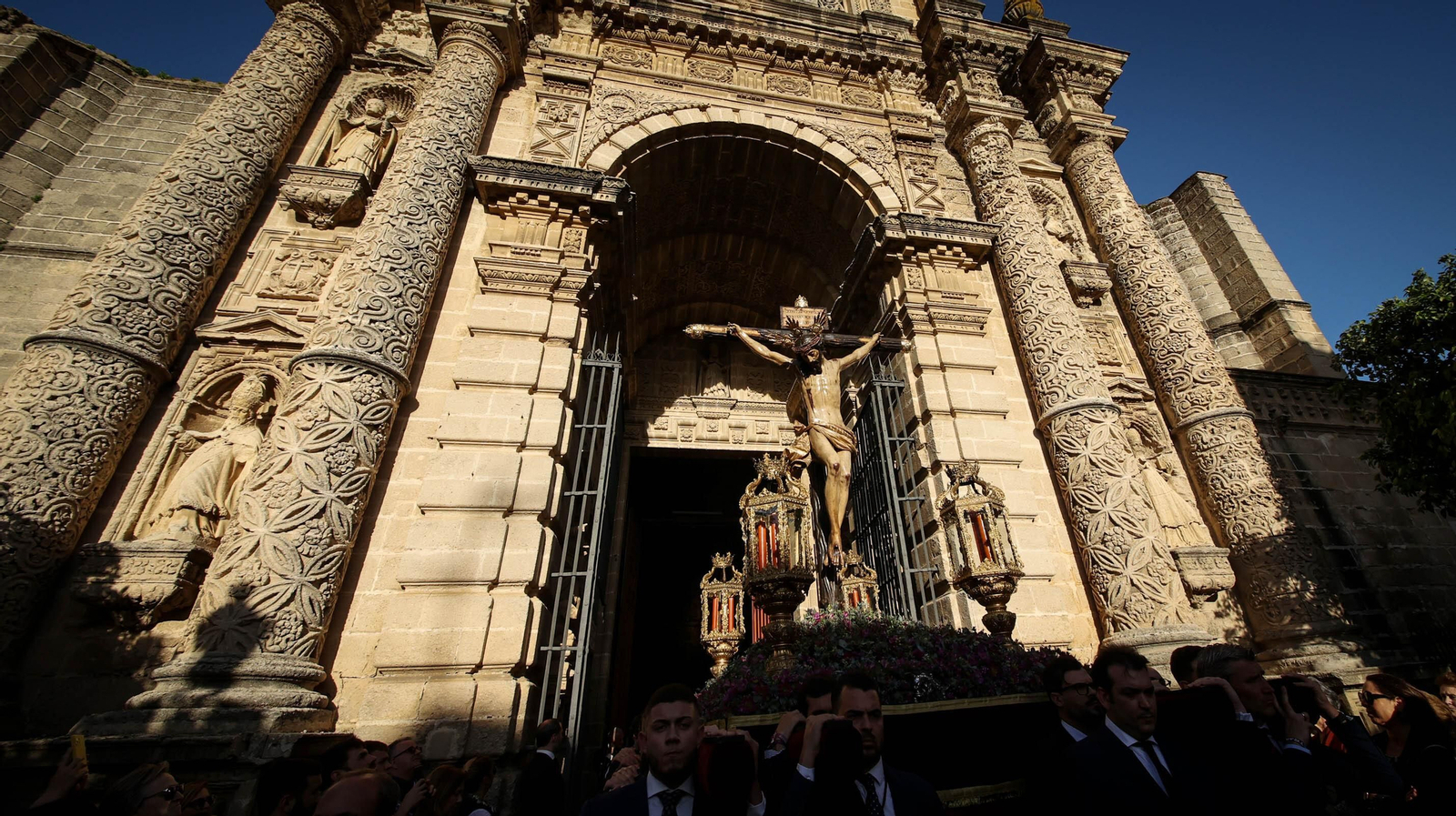 Vía Crucis extraordinario del Santo Crucifijo en Jerez