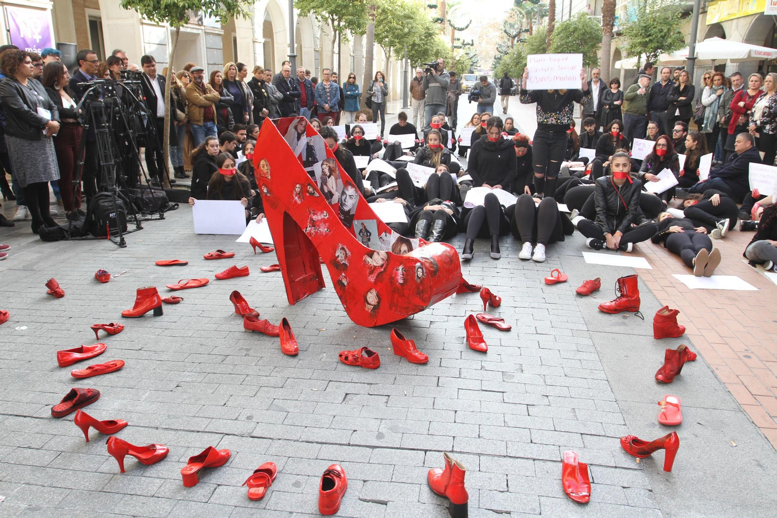 Lectura de manifiesto de violencia contra la mujer