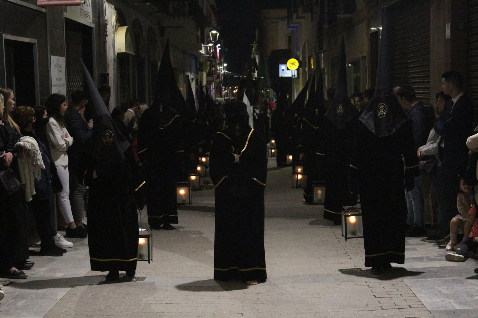 La procesión del Santo Entierro en Vera, en imágenes