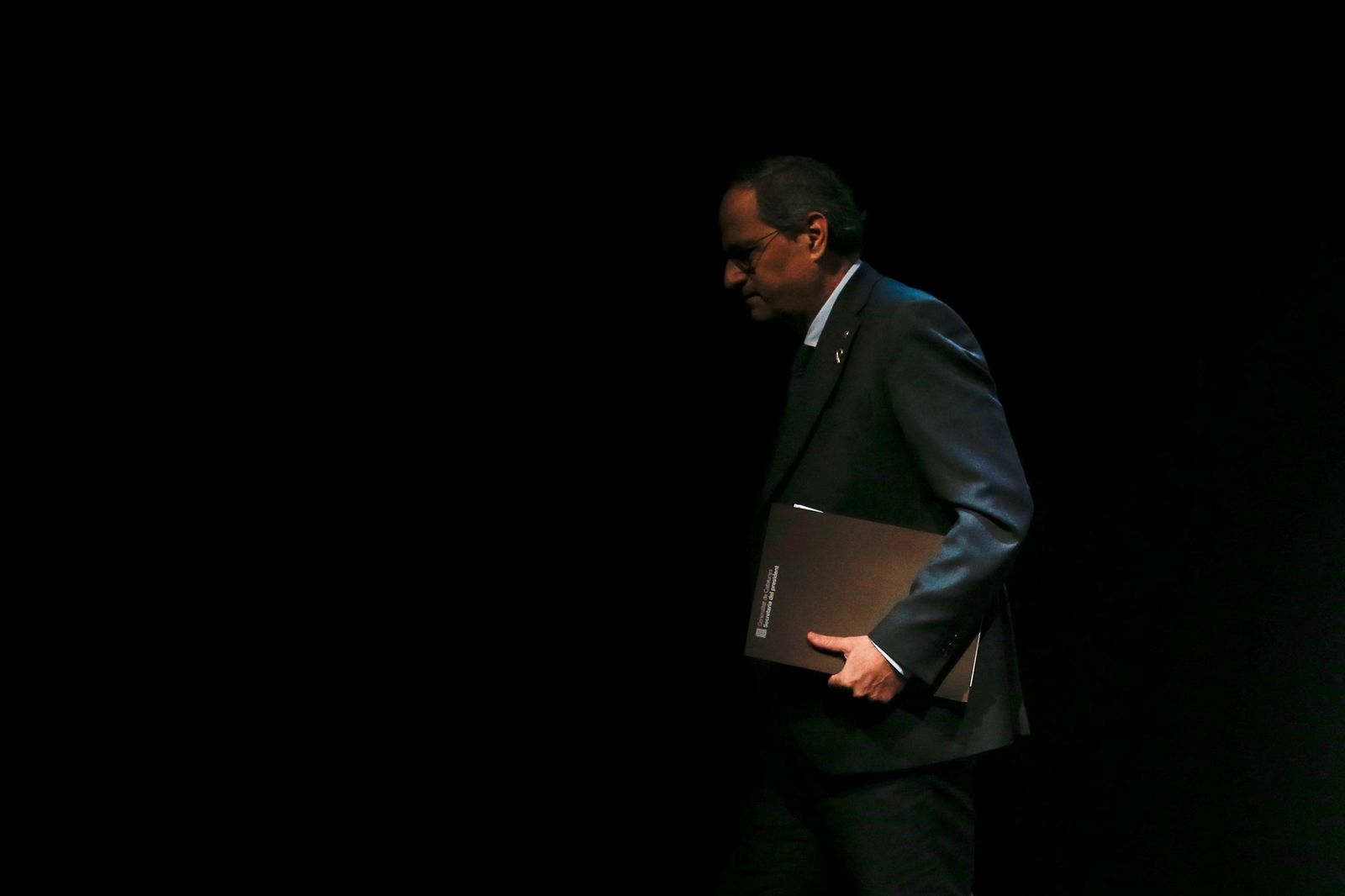 Quim Torra camina tras su intervención ayer en Barcelona en la primera cumbre catalana de Acción Climática.