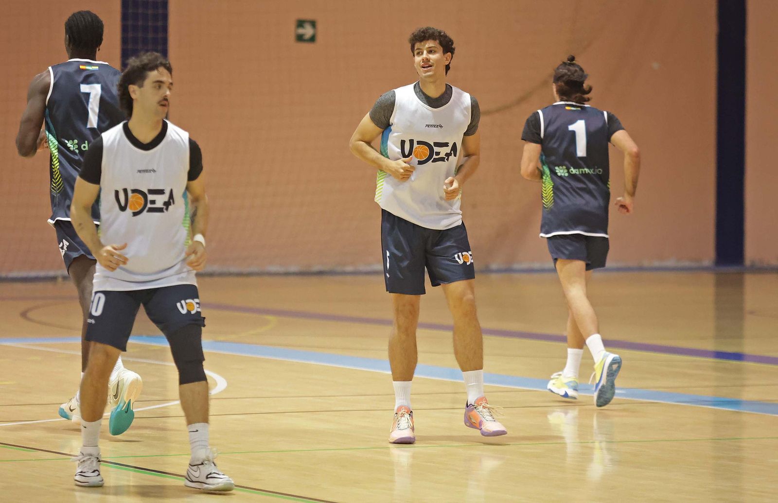 Las fotos del primer entrenamiento de Javi Malla en su regreso al banquillo de Udea