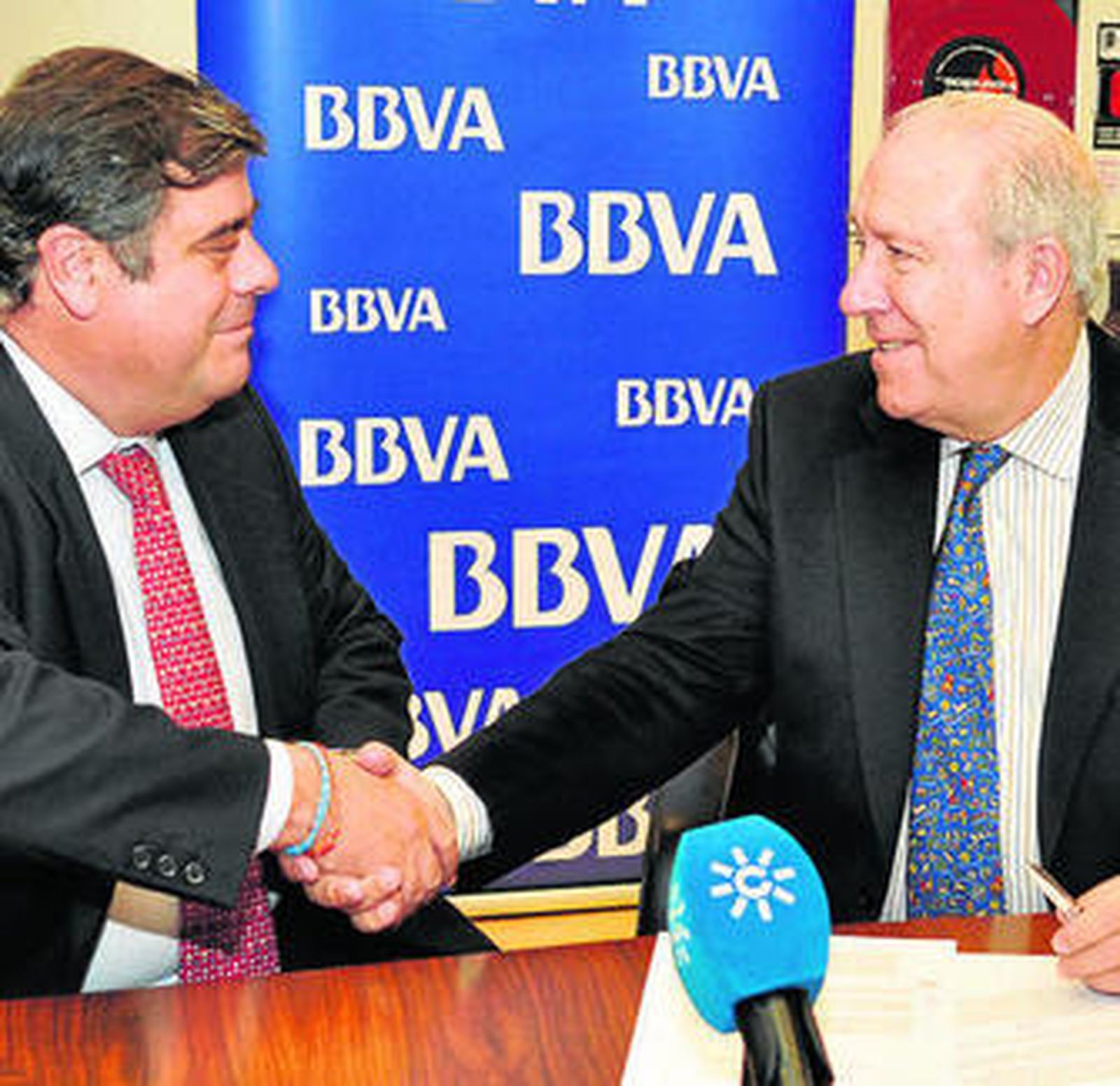 Agustín Vidal-Aragón y Juan Pedro Álvarez, tras firmar el acuerdo.