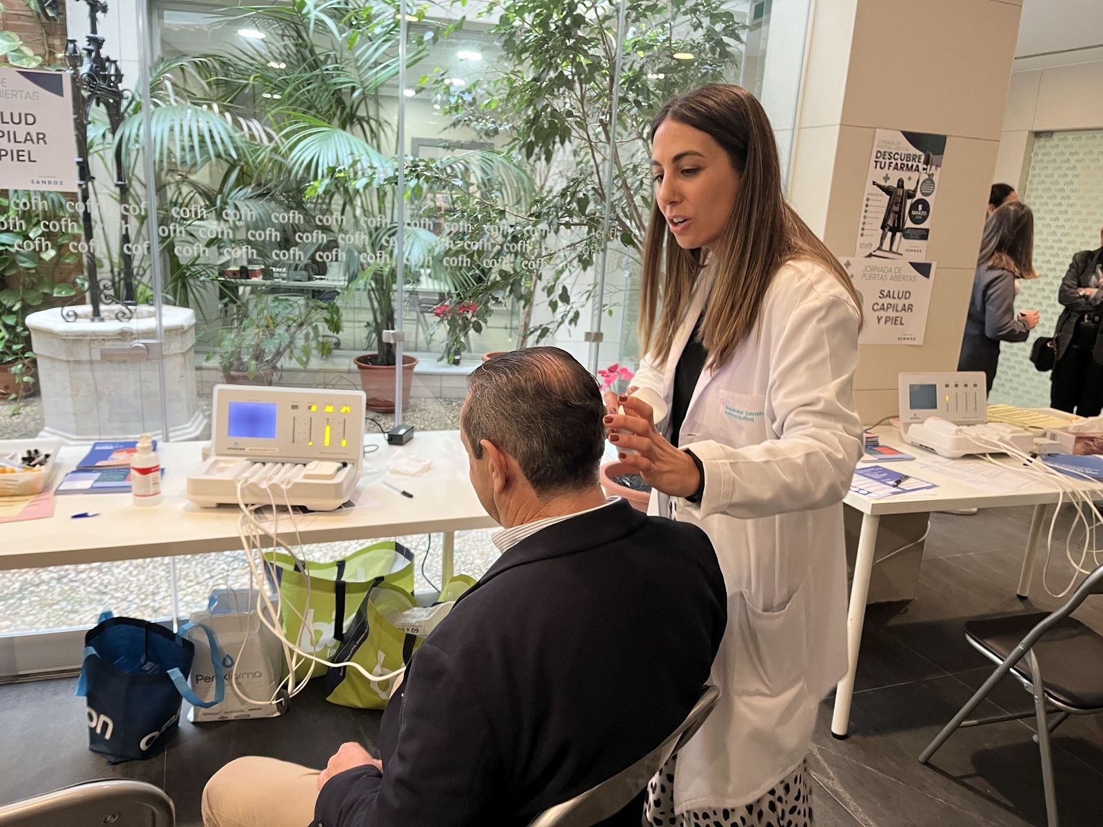 Jornada de puertas abiertas en el Colegio de Farmacéuticos de Huelva.