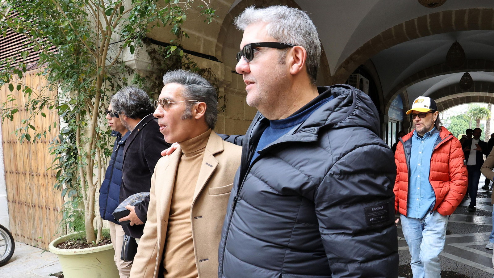 Visita a Jerez de famosos y artistas con el empresario José Luis López y Mamen Sánchez