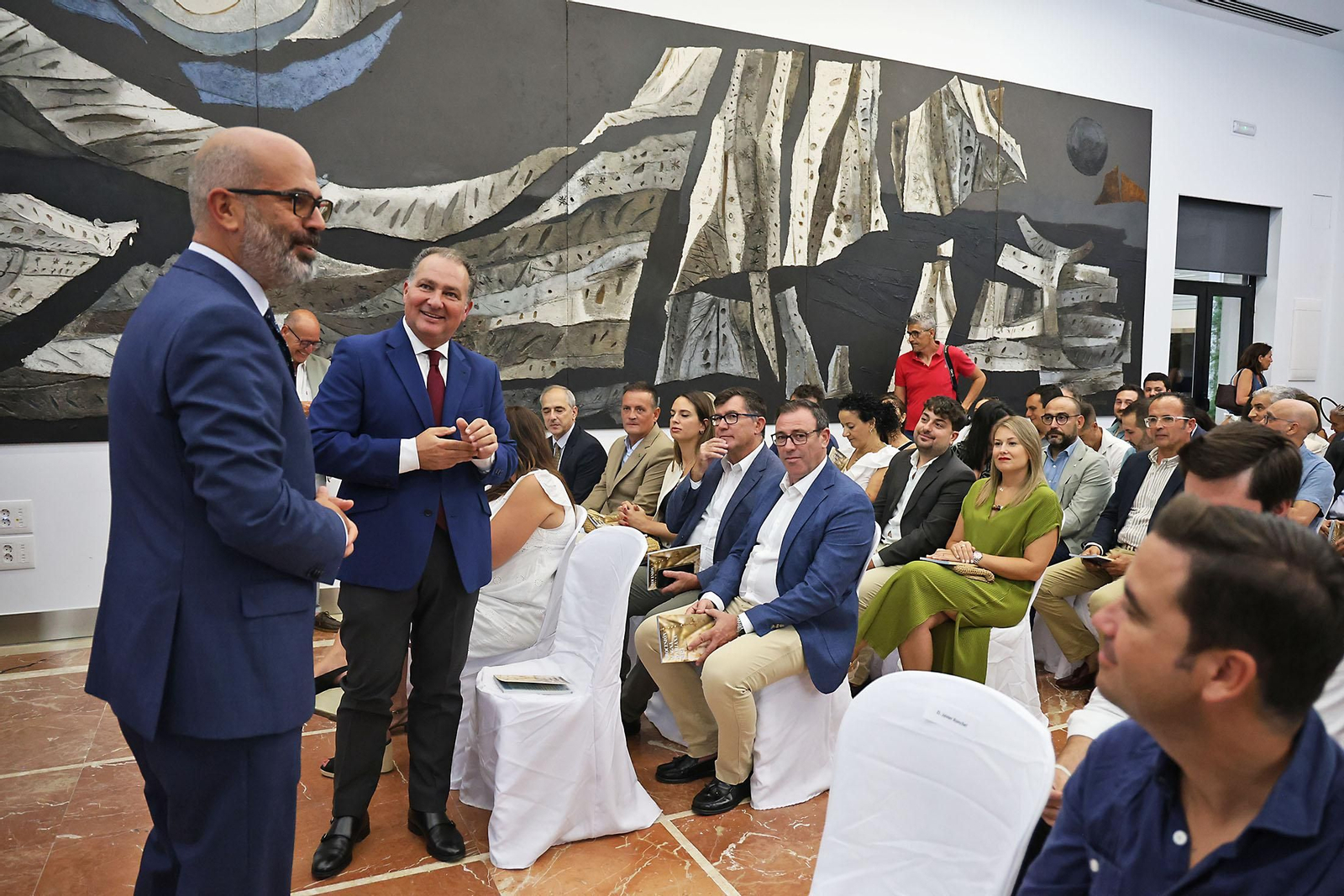 Imágenes de presentación de la guía de la Procesión Magna Mariana 2025 de Huelva Información