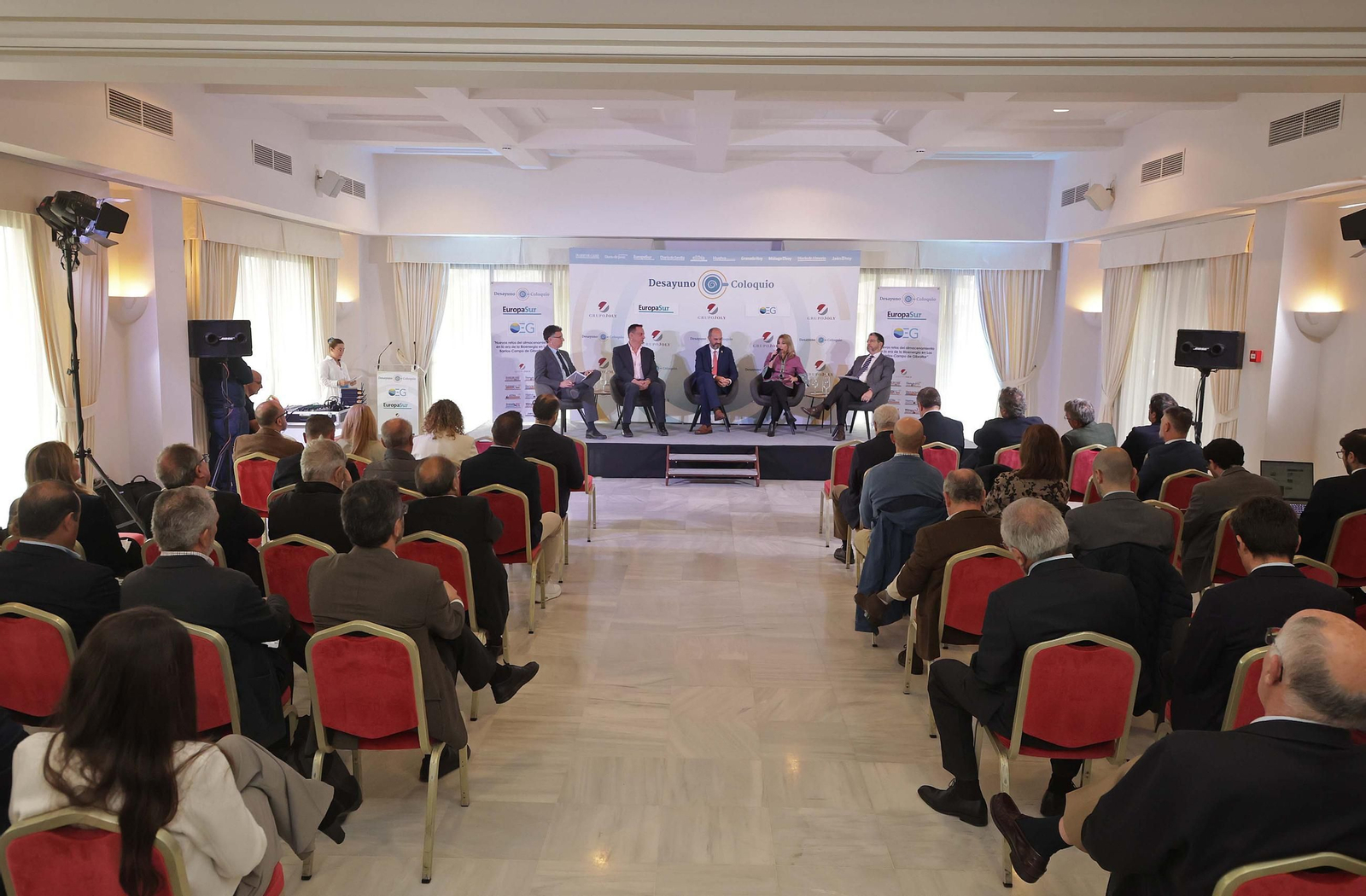 Fotos del Desayuno coloquio Nuevos retos del almacenamiento en la era de la bioenergía en Los Barrios y el Campo de Gibraltar de Europa Sur y Olivia Energy Group