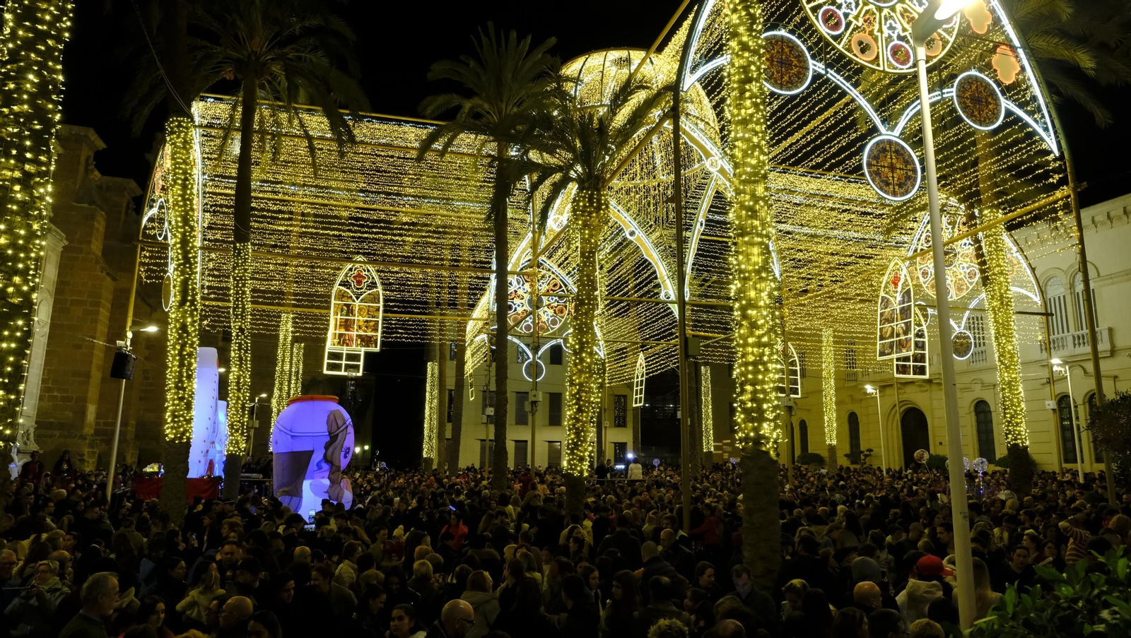 Las mejores imágenes del encendido navideño en Almería