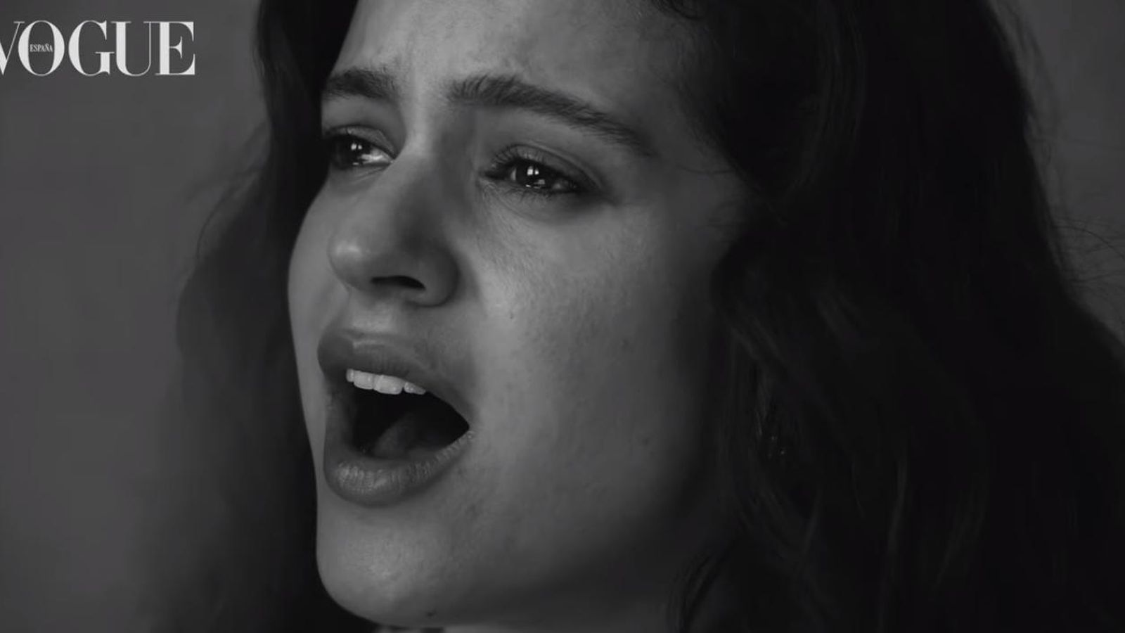 Rosalía, fotografiada por Peter Lidbergh para Vogue.