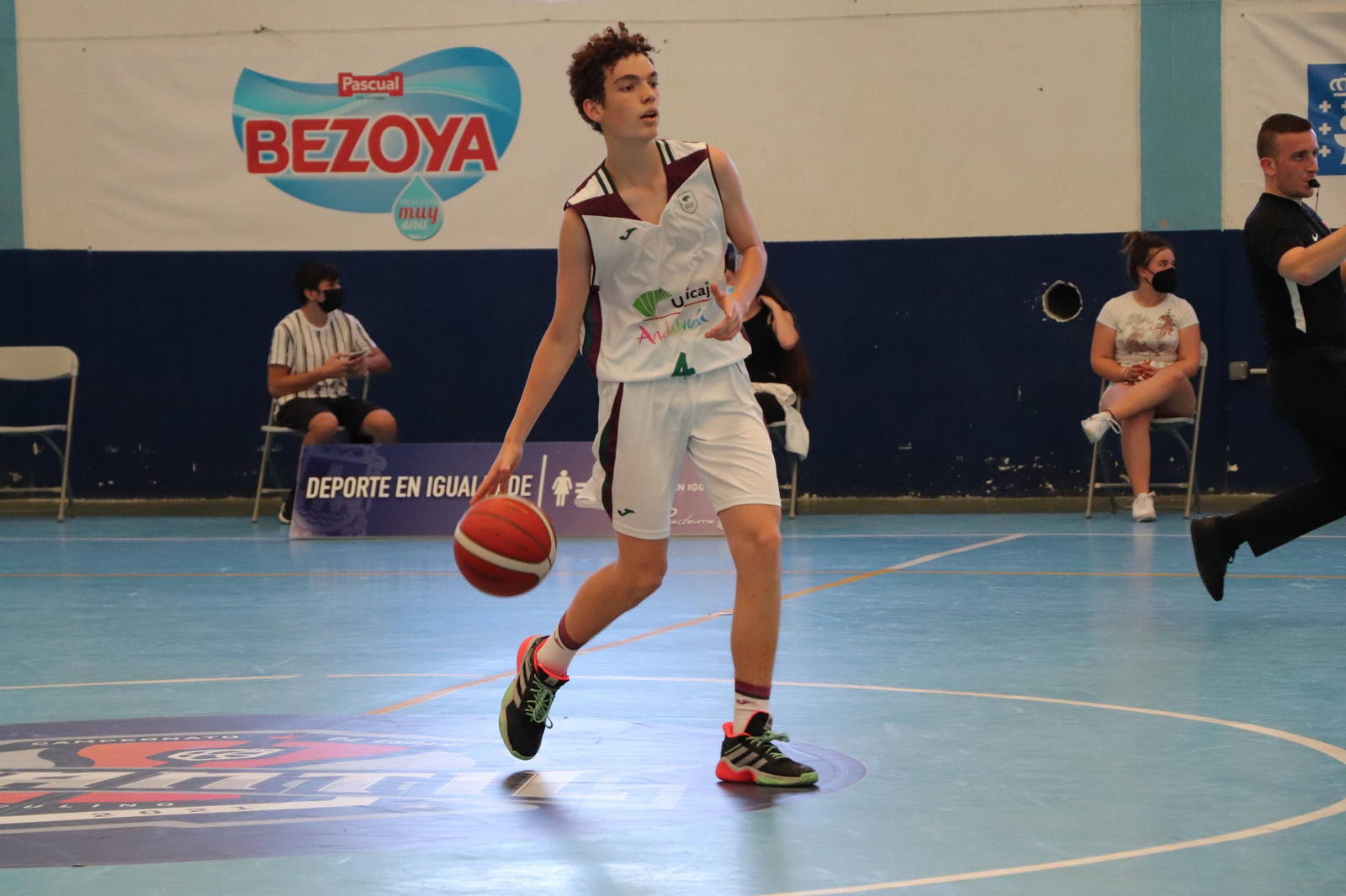 Manuel Trujillo, con el Unicaja infantil.