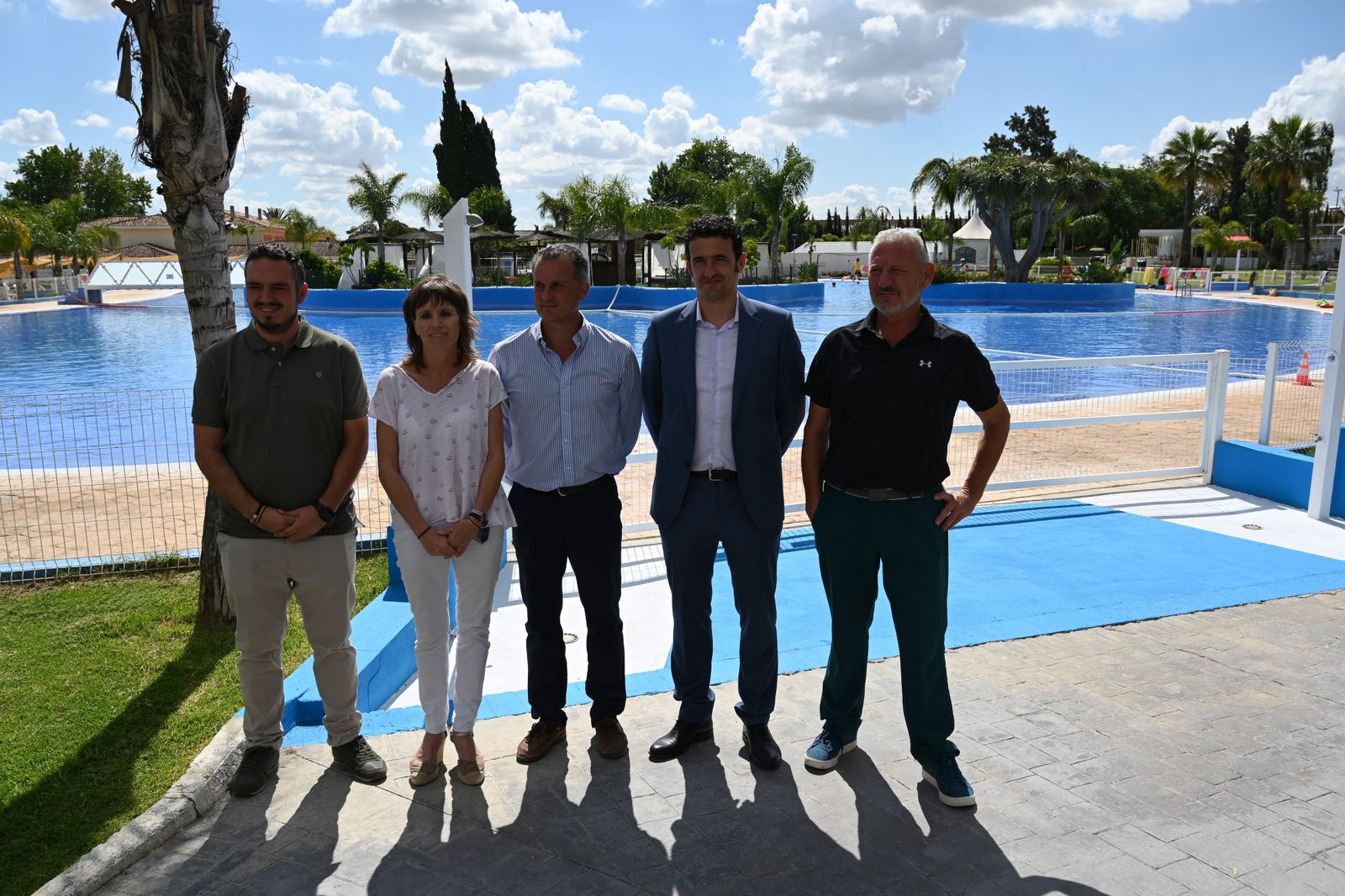 Apertura de piscinas en Arena Village