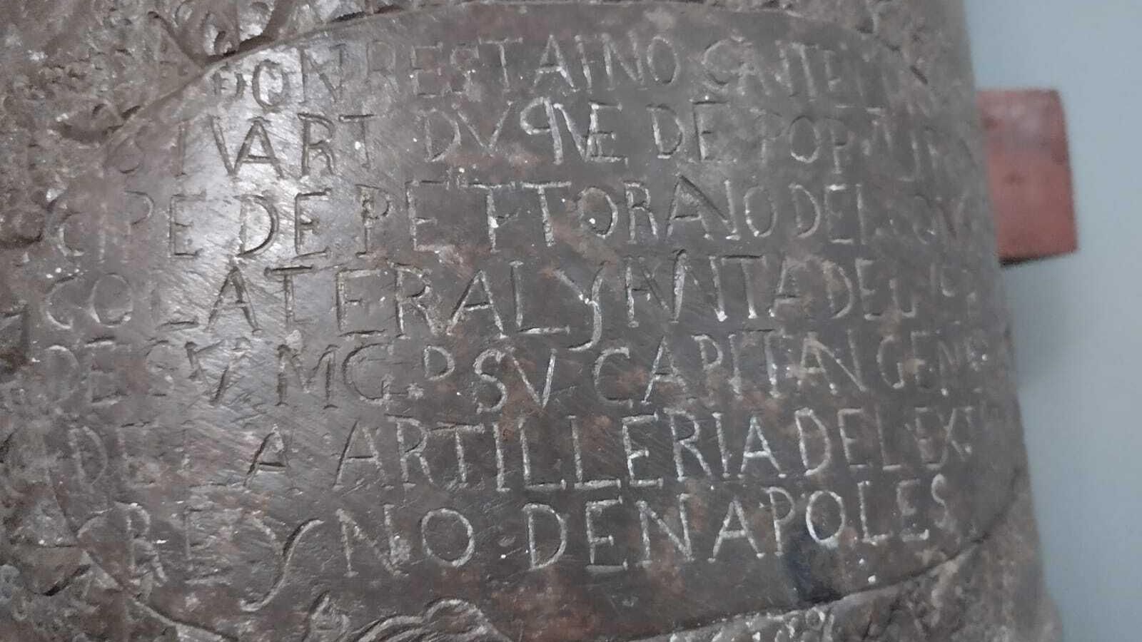 Una de las inscripciones del cañón que se exhibe en el Museo Naval de San Fernando y que ha investigado Francisco Glicerio Conde Mora.