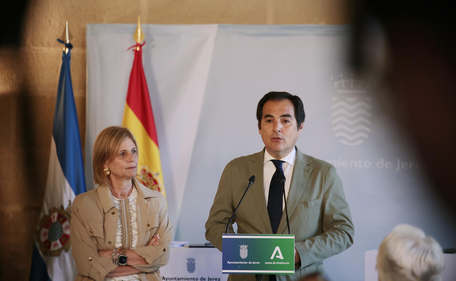 El consejero de Justicia y la alcaldesa, este jueves en el Ayuntamiento.