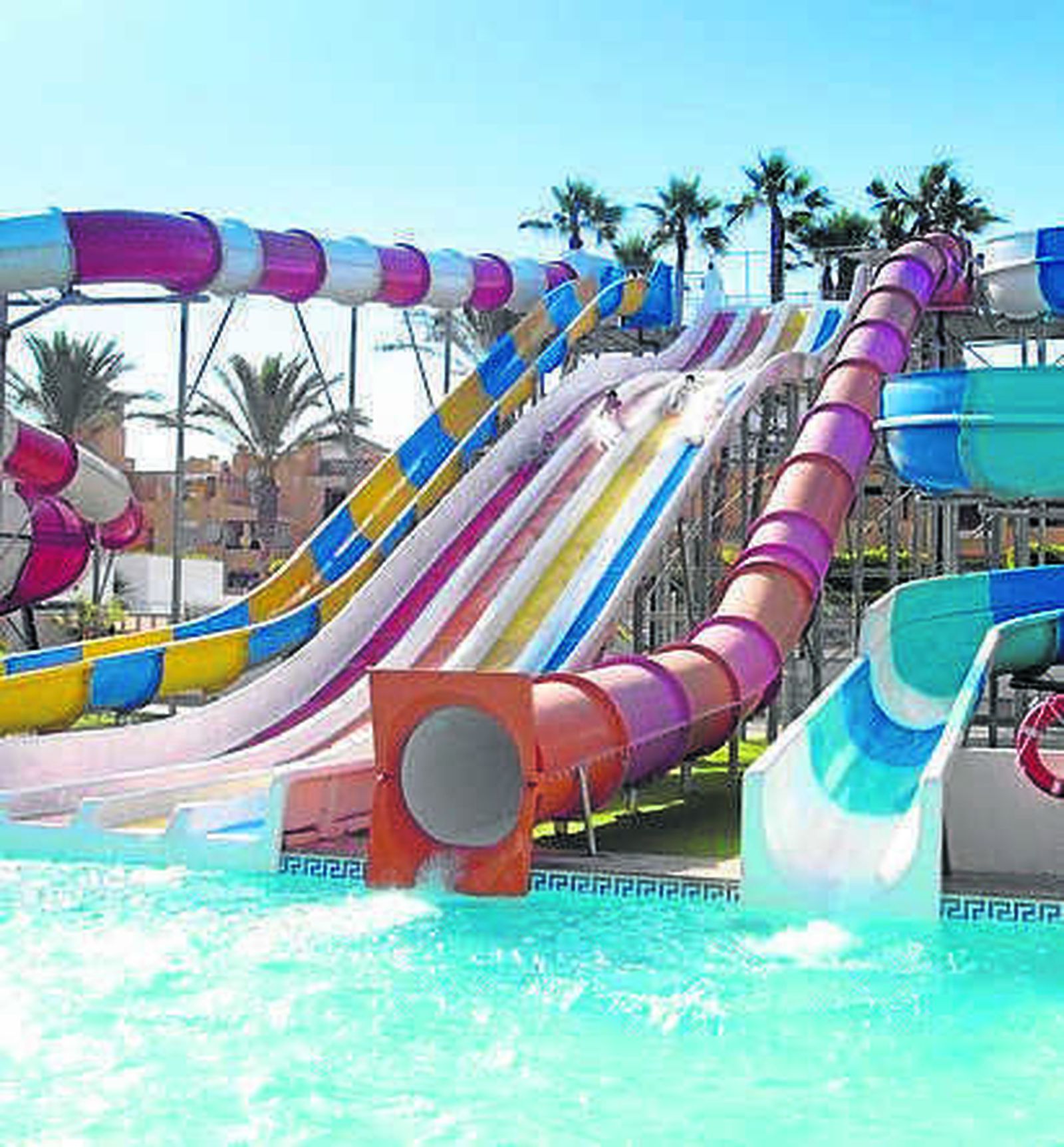 Una de las piscinas con toboganes en uno de los establecimientos de Hoteles Playa.