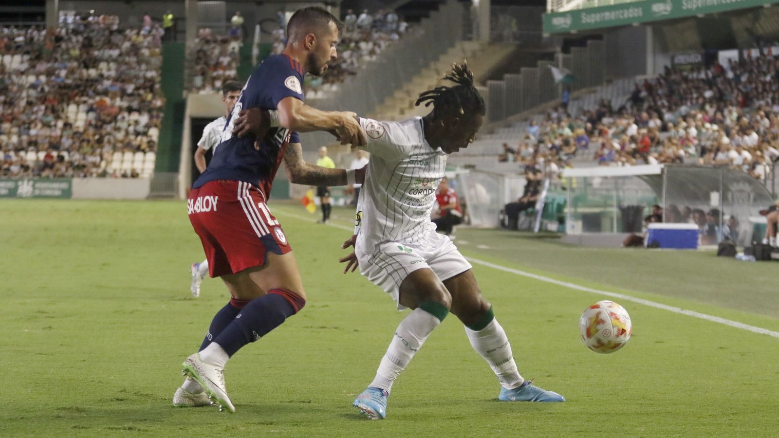 Cedric Teguia, en un partido con el Córdoba CF en El Arcángel.