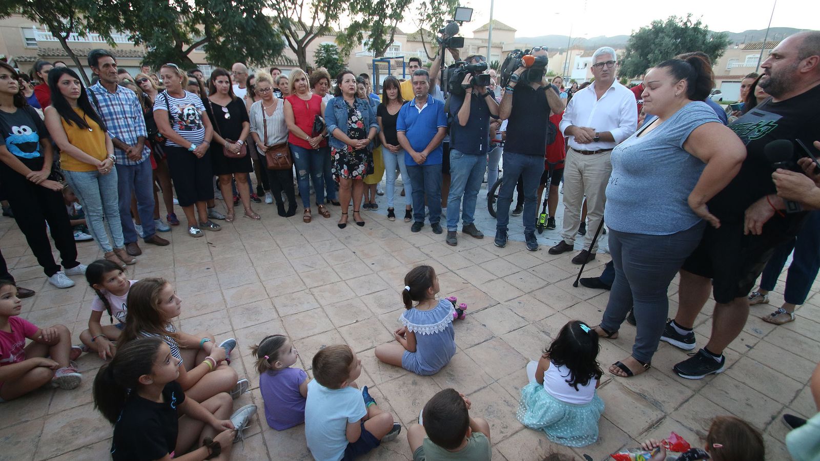 Concentración de protesta en la barriada huercalense de Villa Inés.