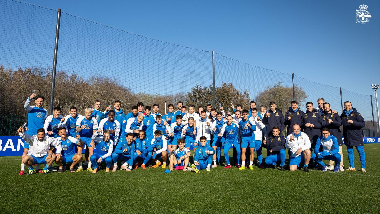 La plantilla del Deportivo tras un entrenamiento.