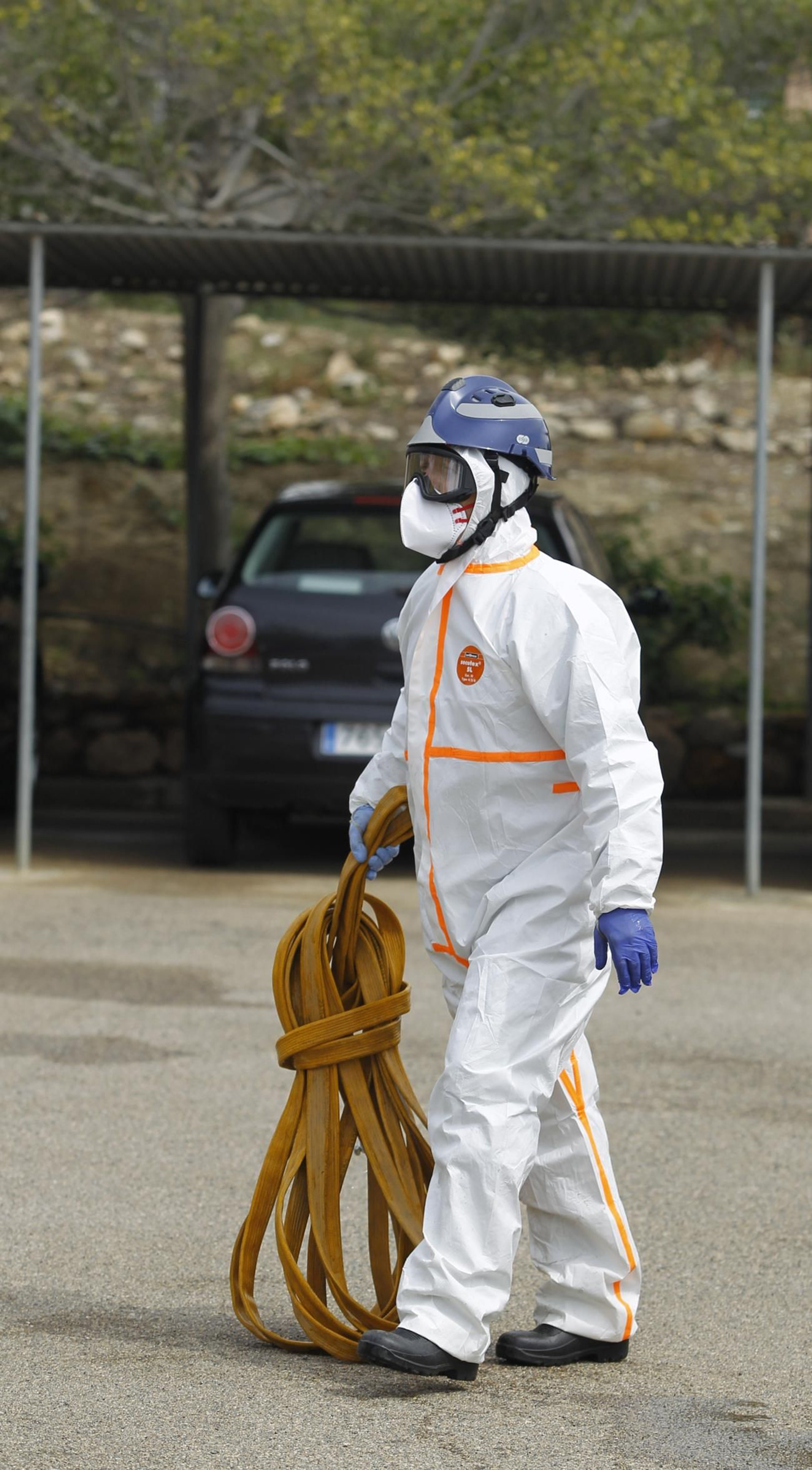 Fotogalería actuación INFOCA y UME por el coronavirus en Almería. Covid-19