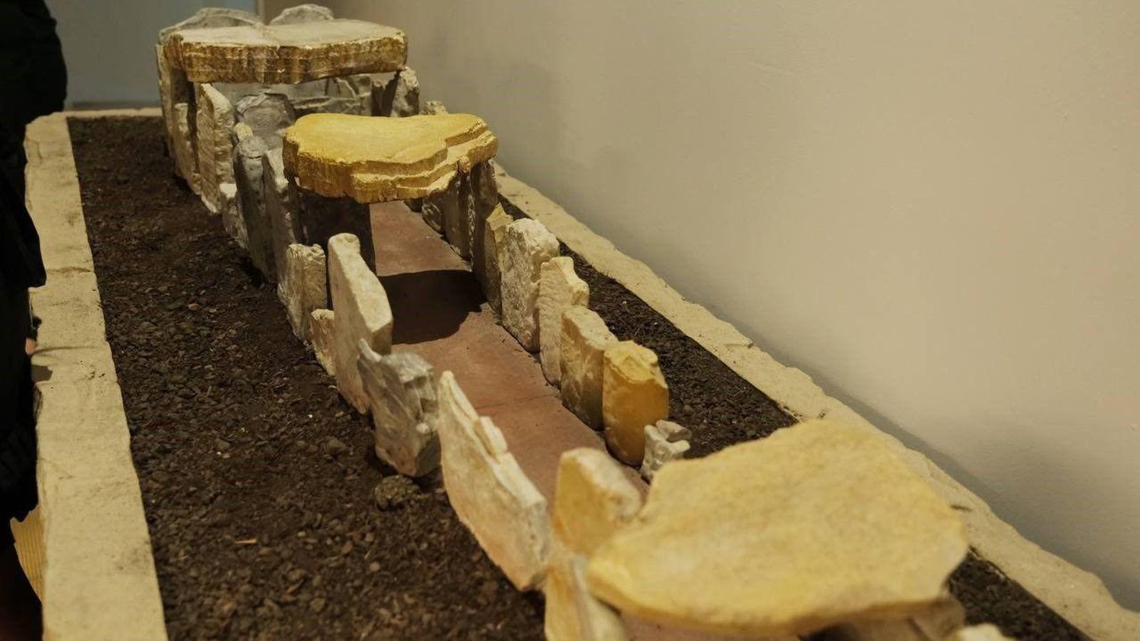 Maqueta del dolmen de Alberite