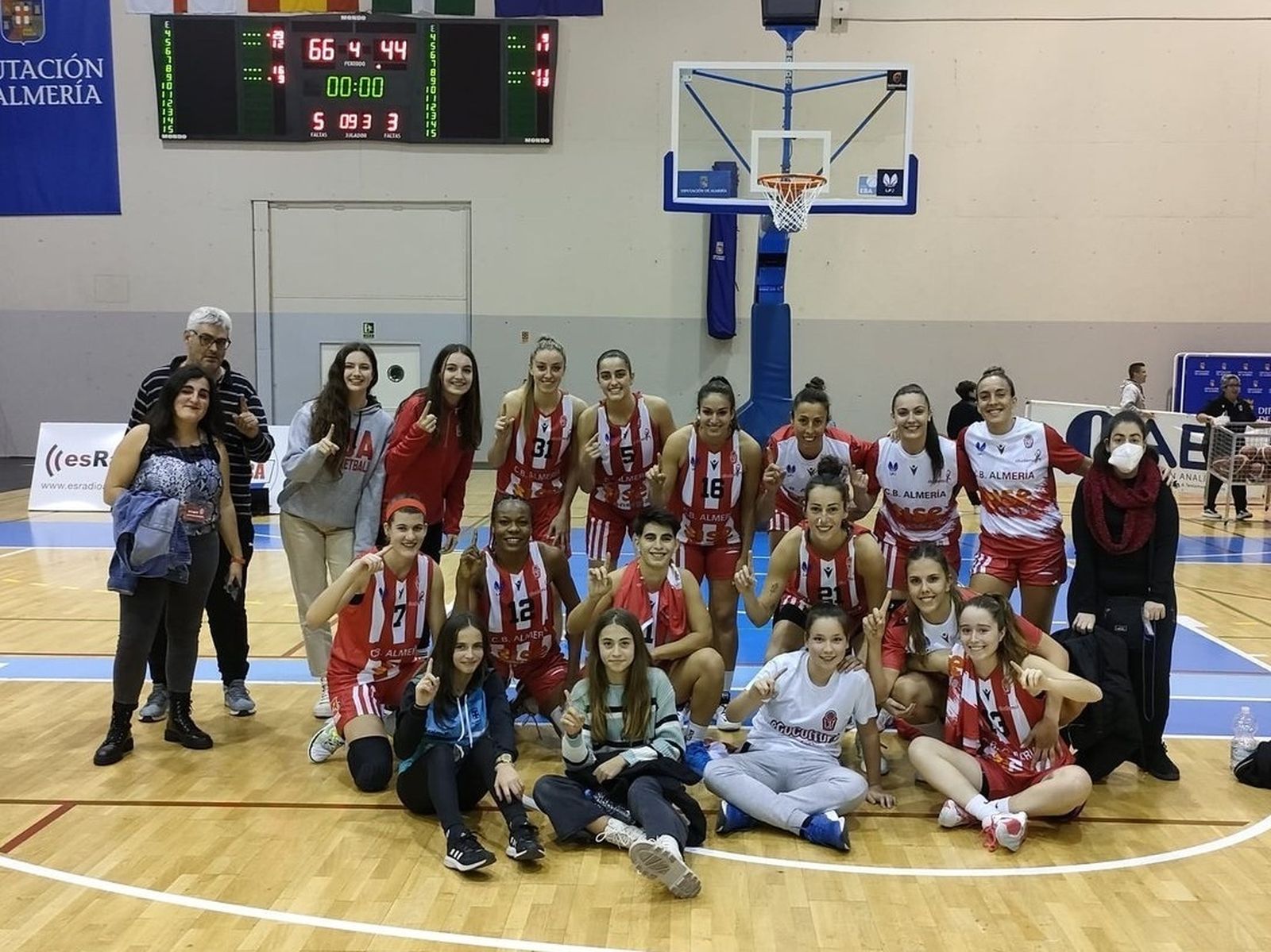 ISE acabó el encuentro jugando con varias canteranas