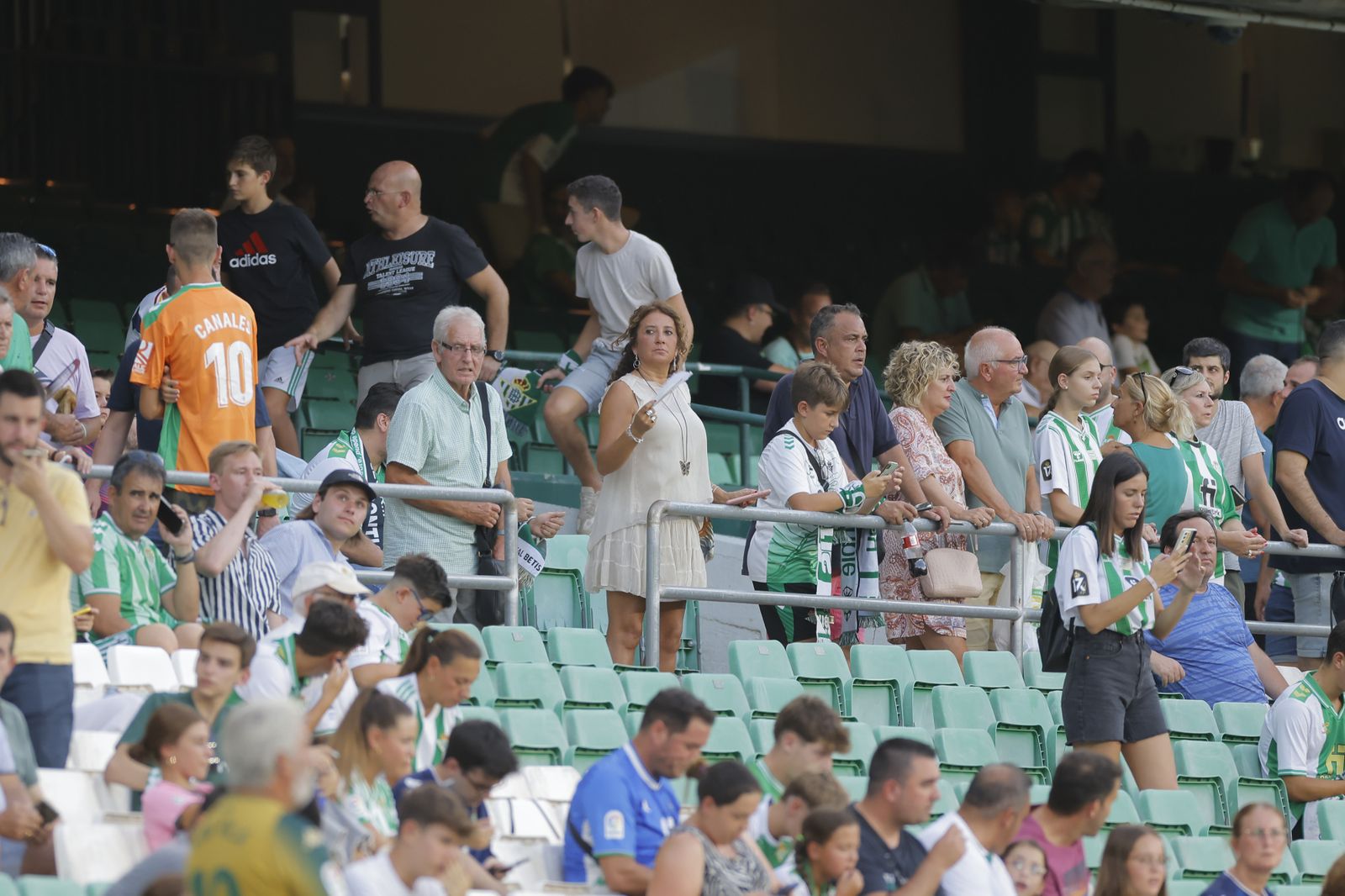 Búscate en las fotos del Betis-Atlético de Madrid