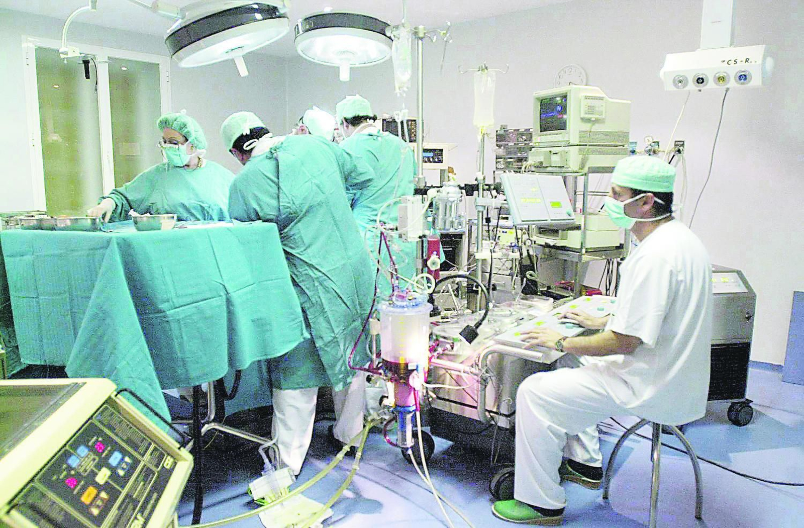 Sanitarios, durante una operación.