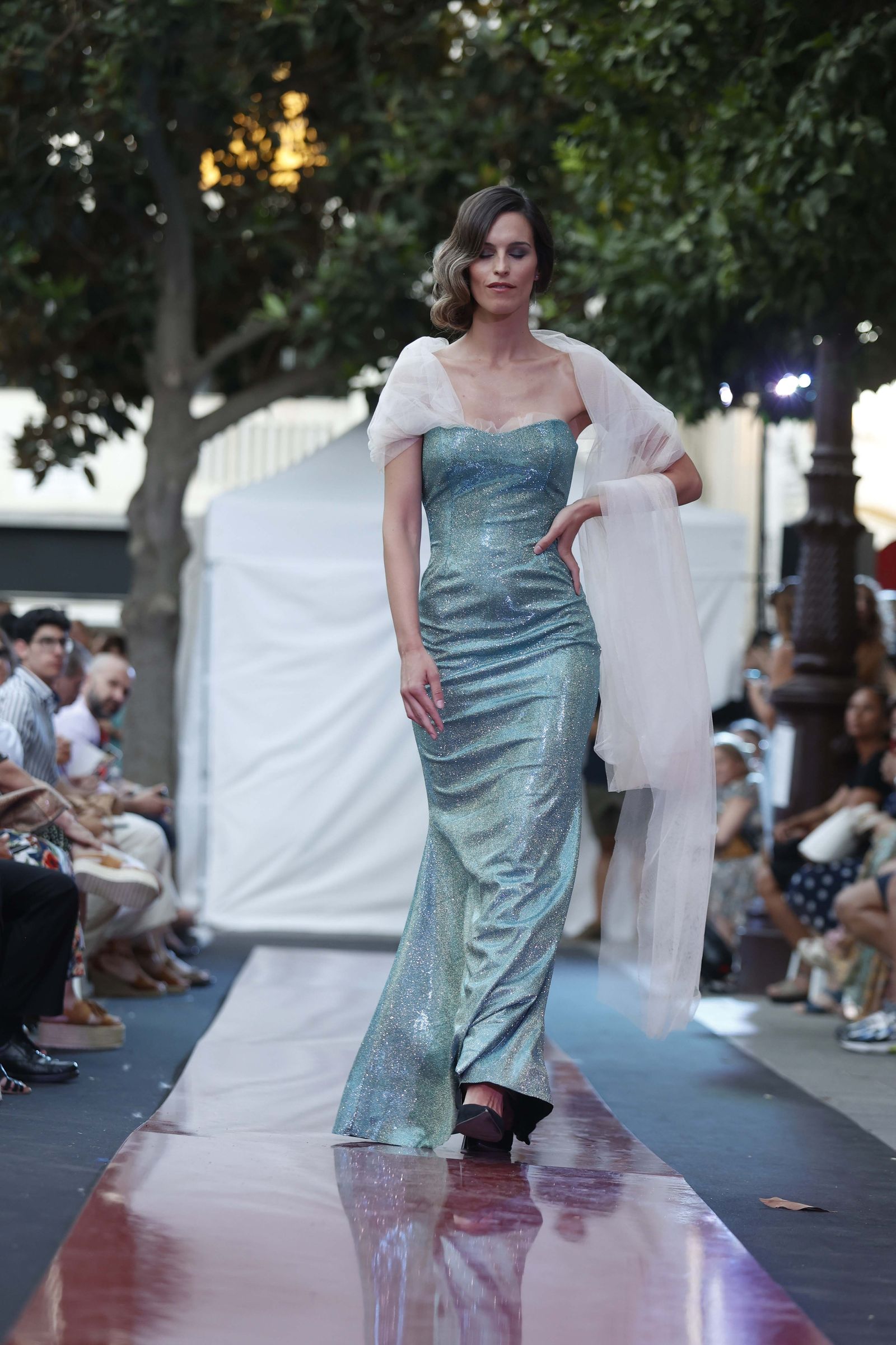 Las imágenes del Desfile de Jóvenes Diseñadores en la Plaza de la Magdalena