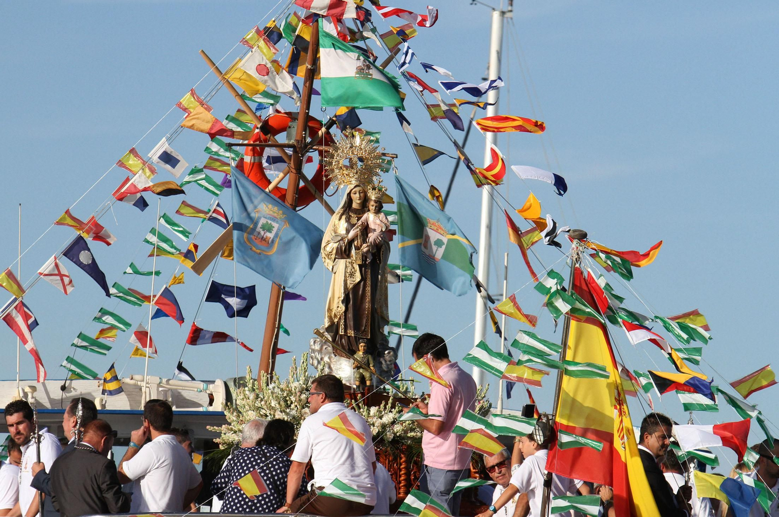 Detalle de la Virgen del Carmen de Punta Umbría de otra edición. Detalle de la Virgen del Carmen de Punta Umbría de otra edición.