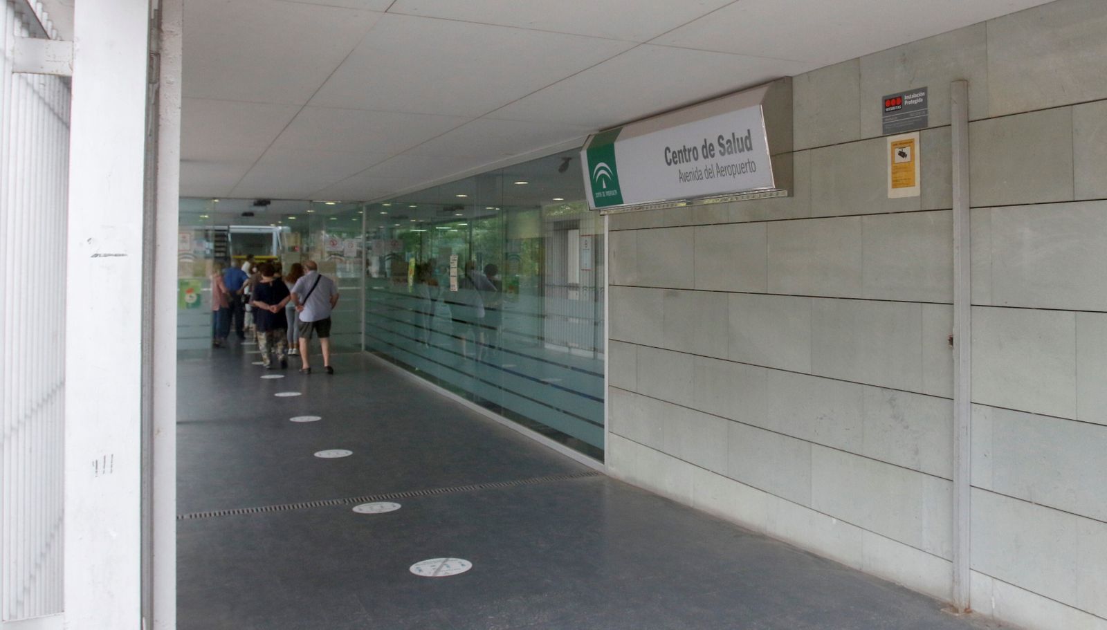 Entrada al centro de salud Avenida del Aeropuerto.