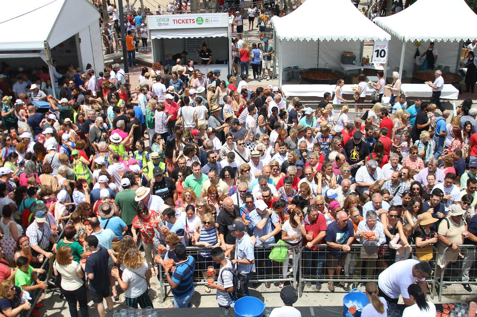 Fotogalería del récord Guinnes del gazpacho más grande del mundo