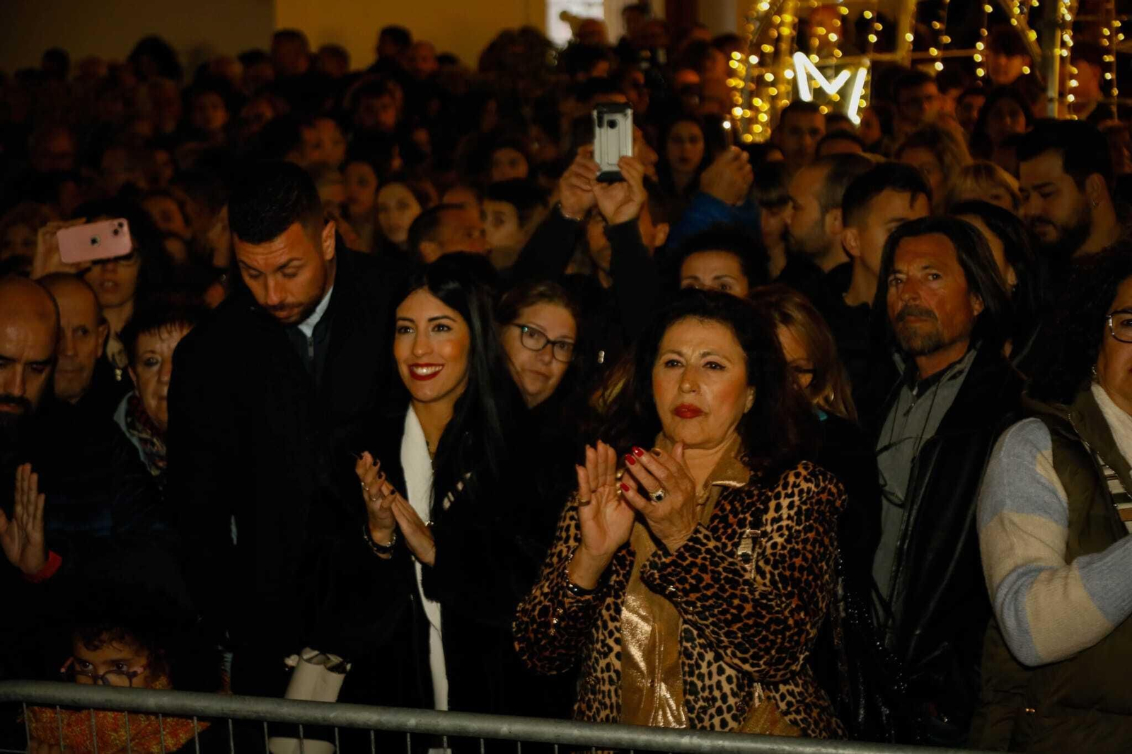 Las mejores imágenes de la iluminación navideña de Mojácar con las luces de Ferrero Rocher