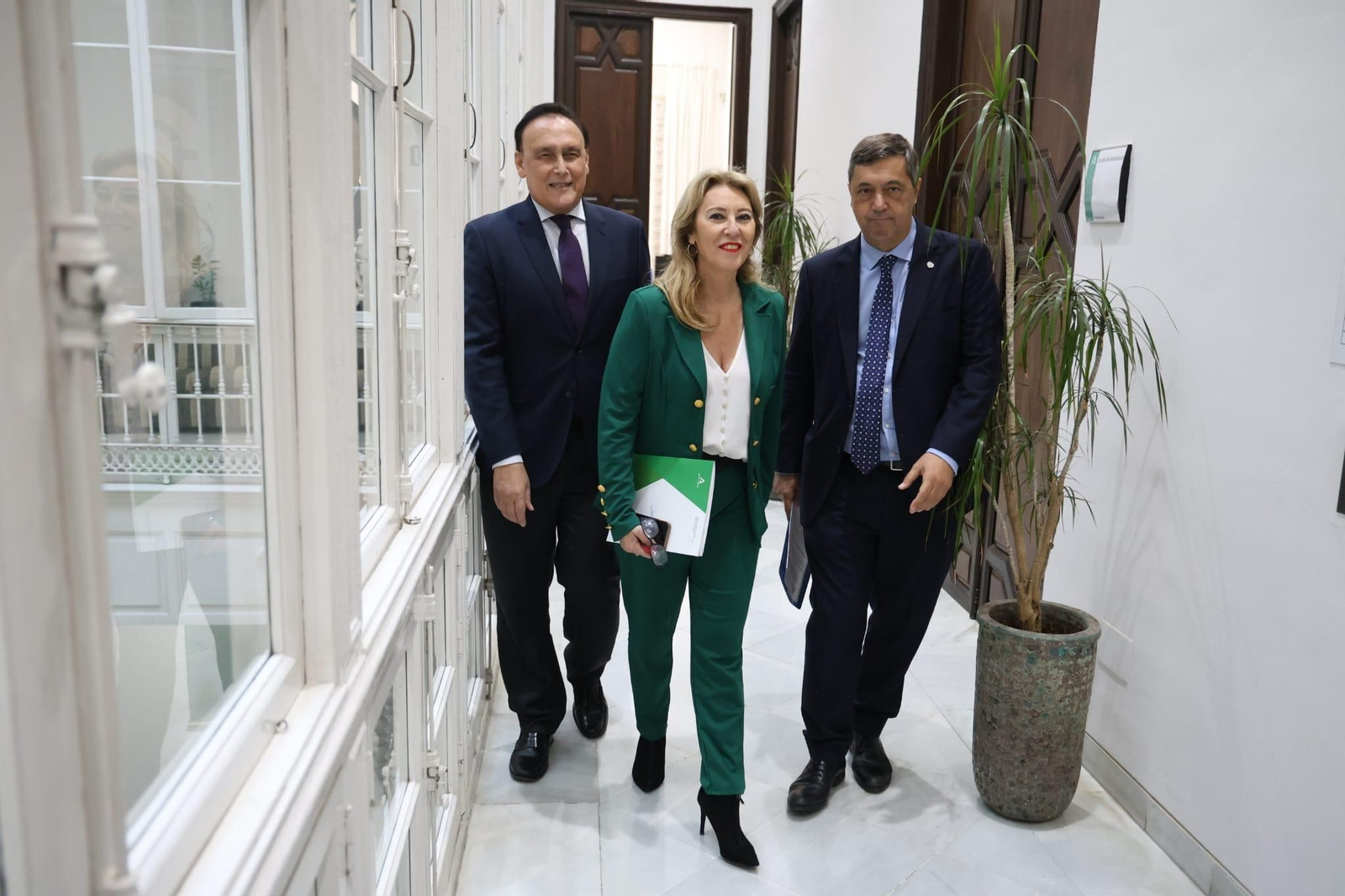 El consejero de Universidad, la consejera de Hacienda y el rector de la UMA, este lunes, antes de presentar el acuerdo El consejero de Universidad, la consejera de Hacienda y el rector de la UMA, este lunes, antes de presentar el acuerdo
