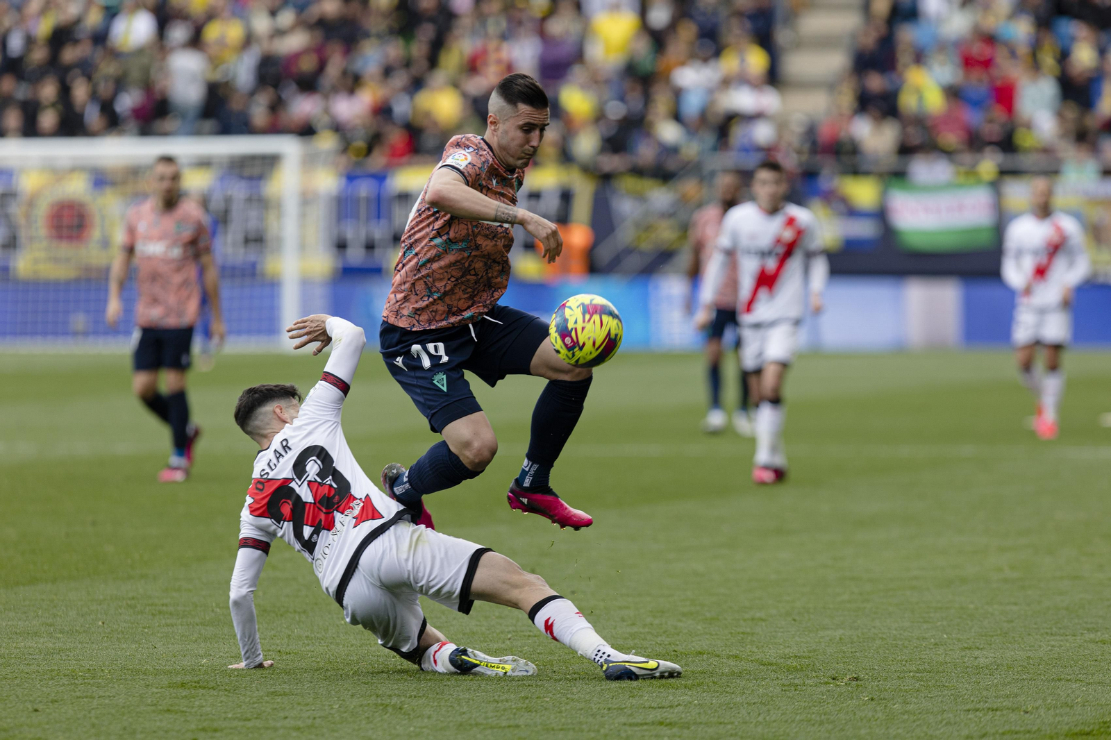 Las imágenes del partido entre el Cádiz C.F. y el Rayo Vallecano