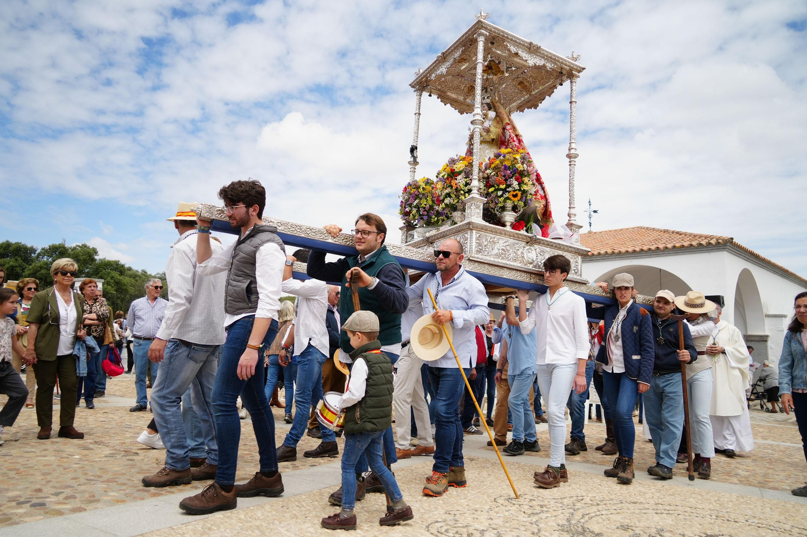Las imágenes de la romería de la Virgen de Luna del Lunes de Pentecostés en Villanueva de Córdoba