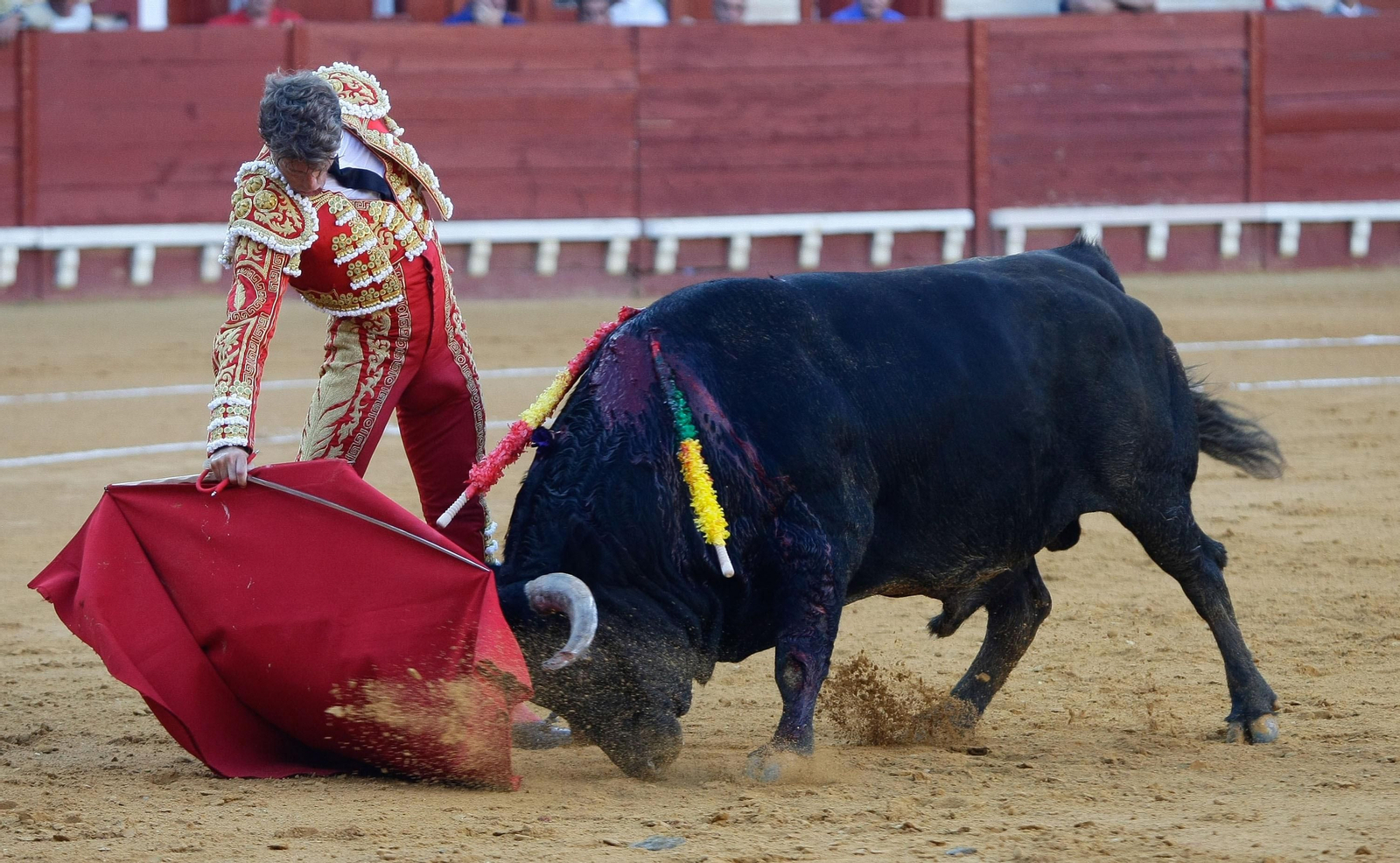 Las imágenes de la corrida de toros en El Puerto con Escribano, Morilla y Pinar