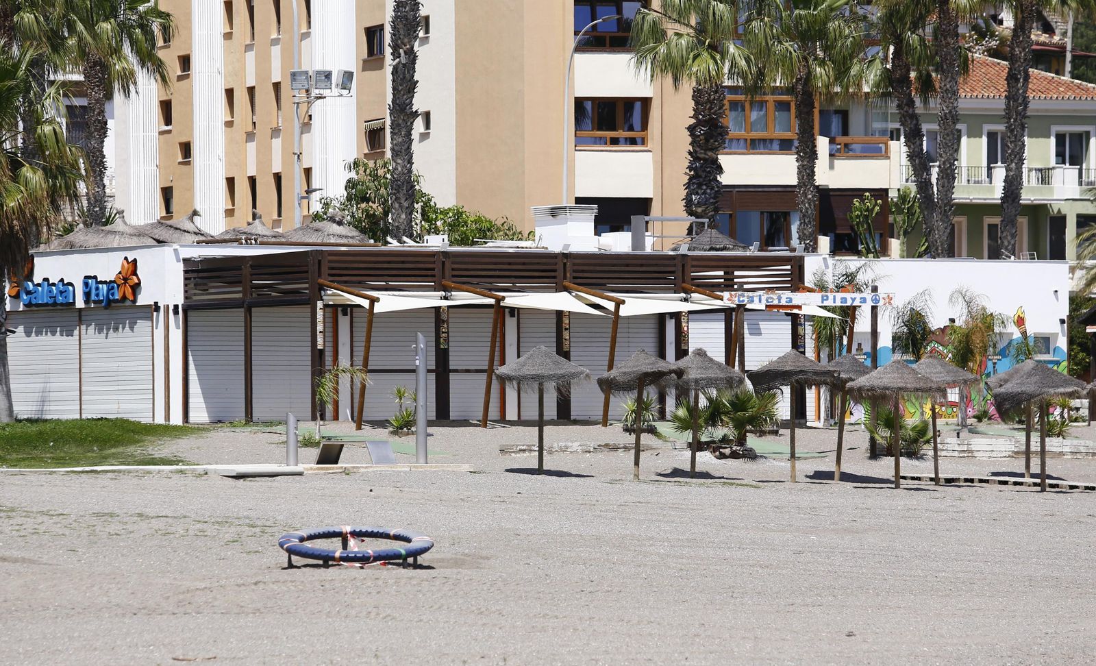 Fotos de la playa de La Malagueta en pleno confinamiento por el coronavirus