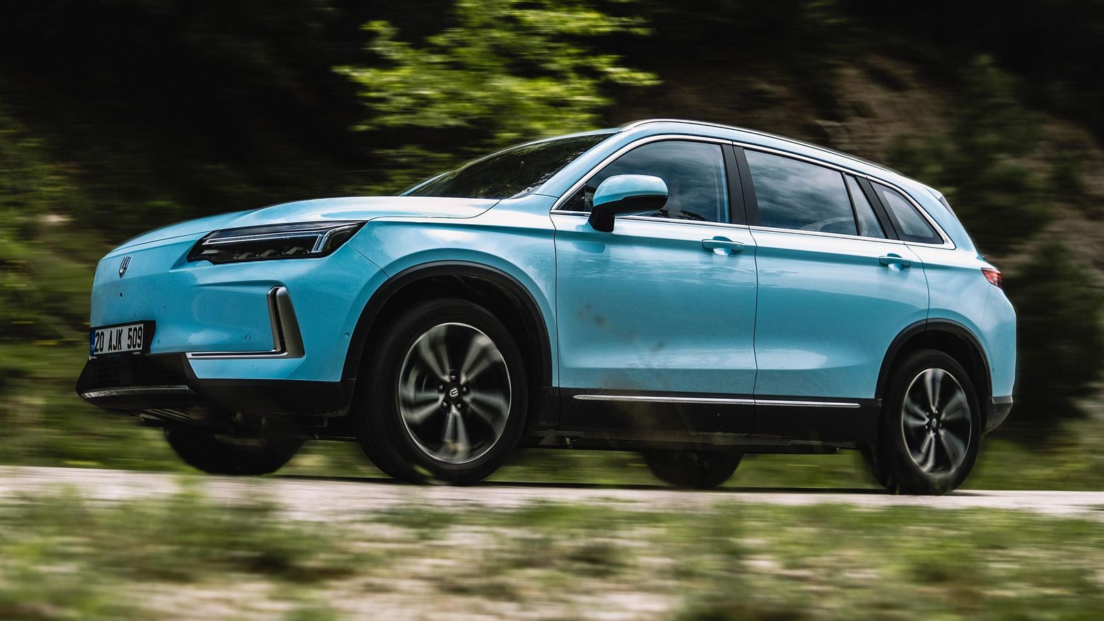 El B11 es, por el momento, el único modelo con el que cuenta Skywell en su portfolio en nuestro mercado y disponible con cuatro versiones en virtud de las combinaciones de acabados y baterías.