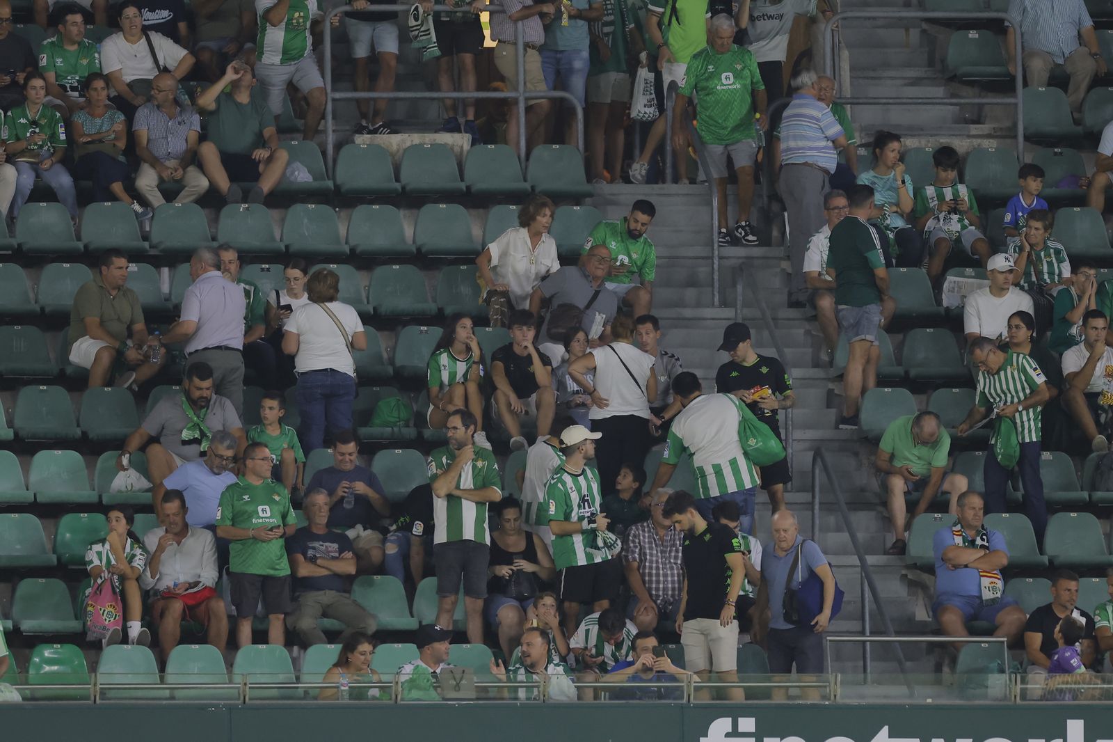 Búscate en las fotos del Betis-Valencia