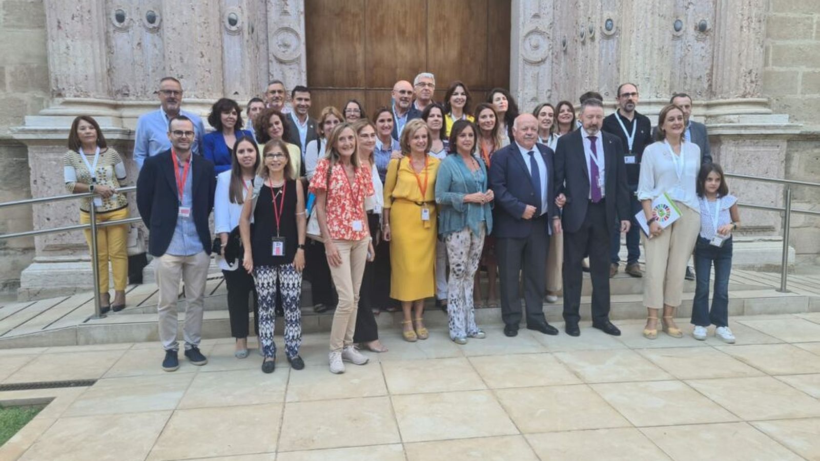 Colectivos de la atención temprana en el Parlamento el día que se presentó la nueva ley