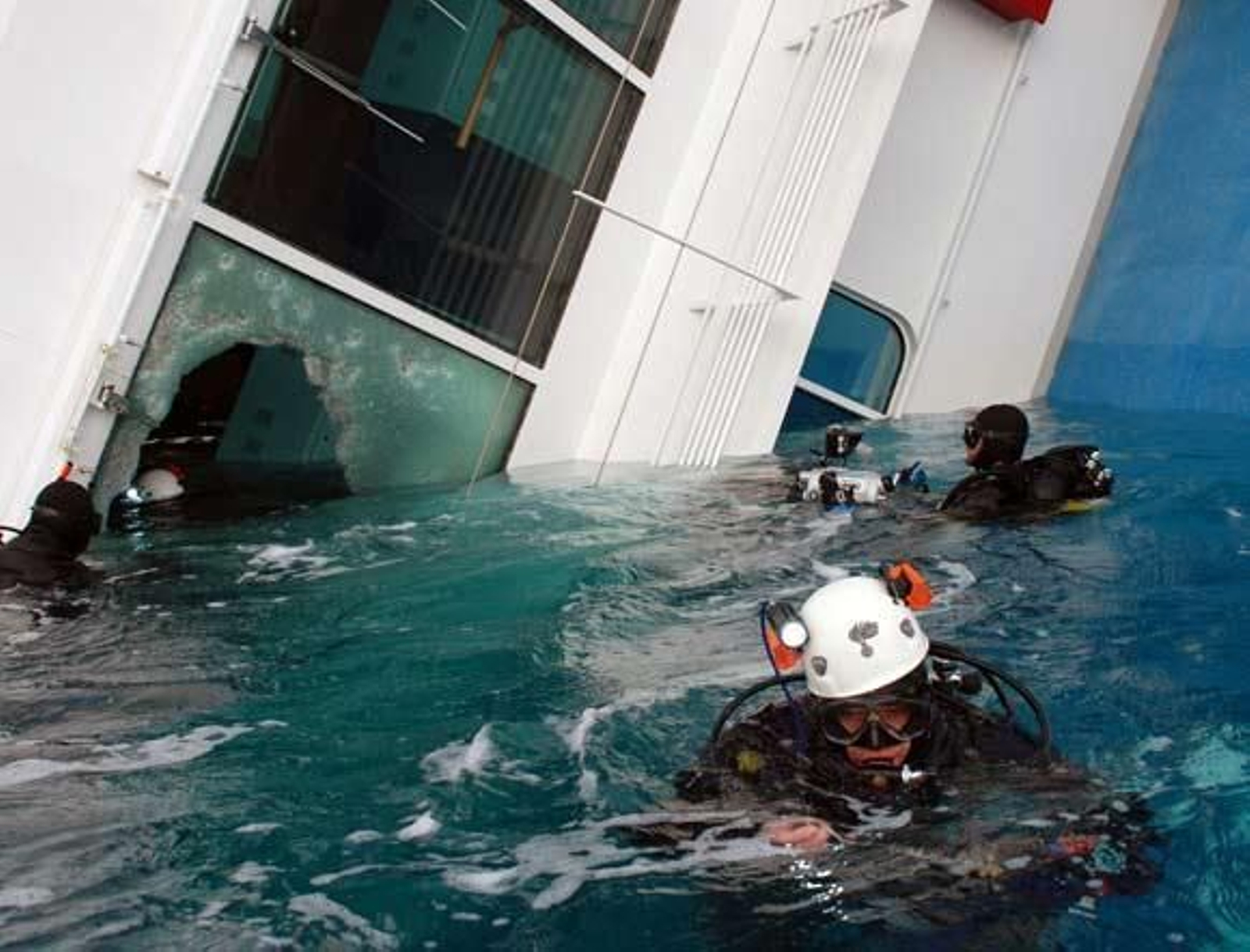 Costa Cruceros pagará el billete y los daños a los pasajeros del 'Costa Concordia'