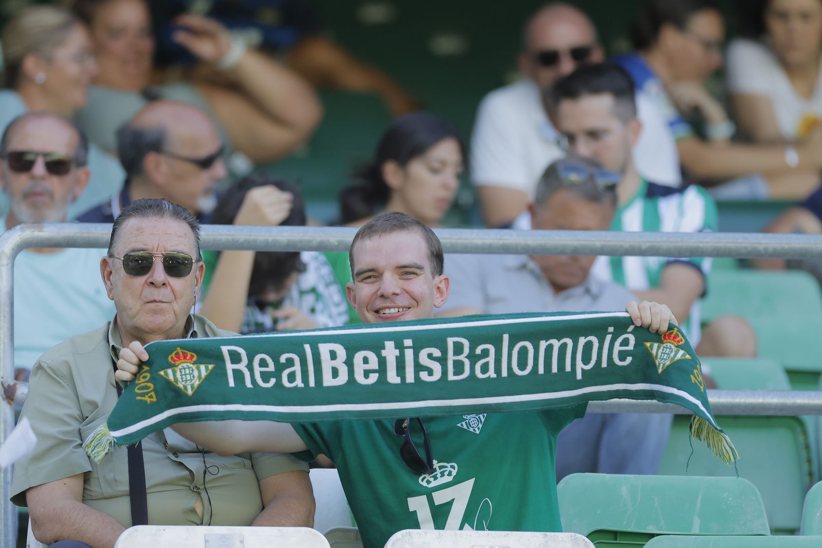 Búscate en las fotos del Betis-Cádiz