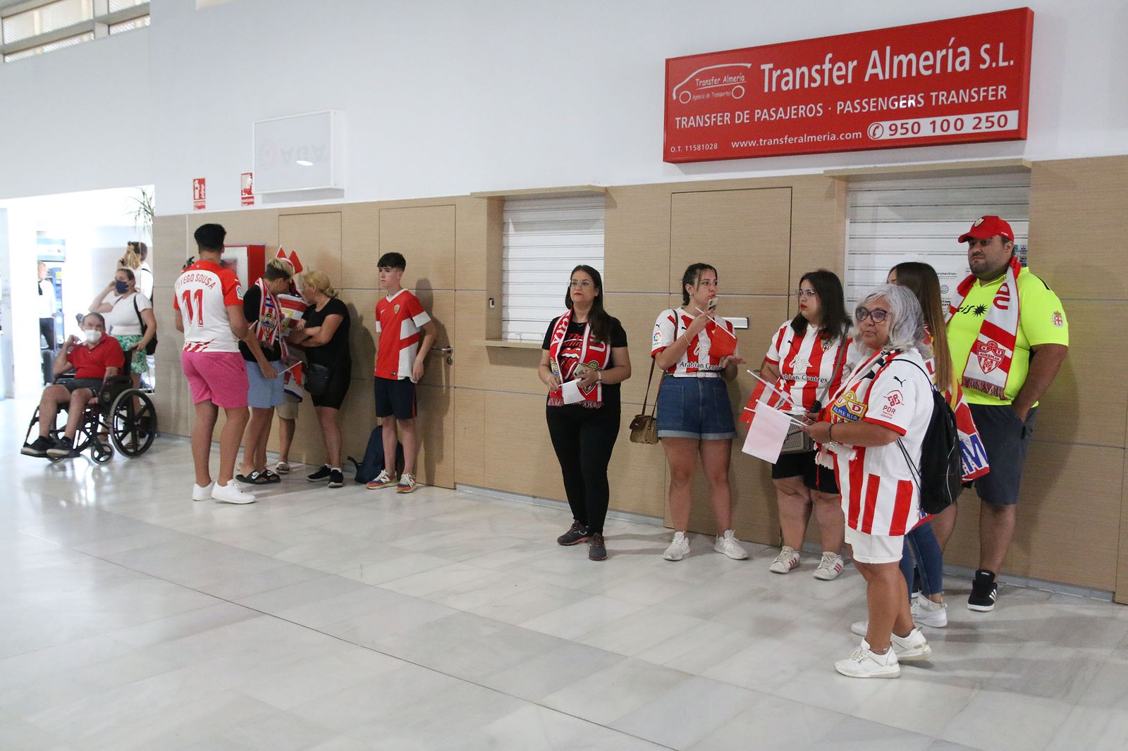Fotogalería de la llegada de la UDA al aeropuerto de Almería