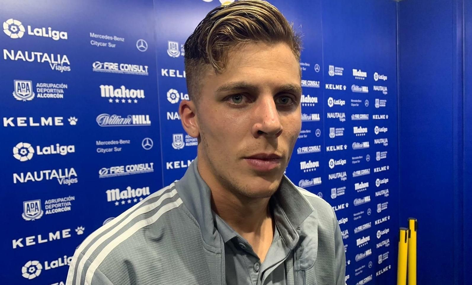 Iván Alejo atiende a los medios.