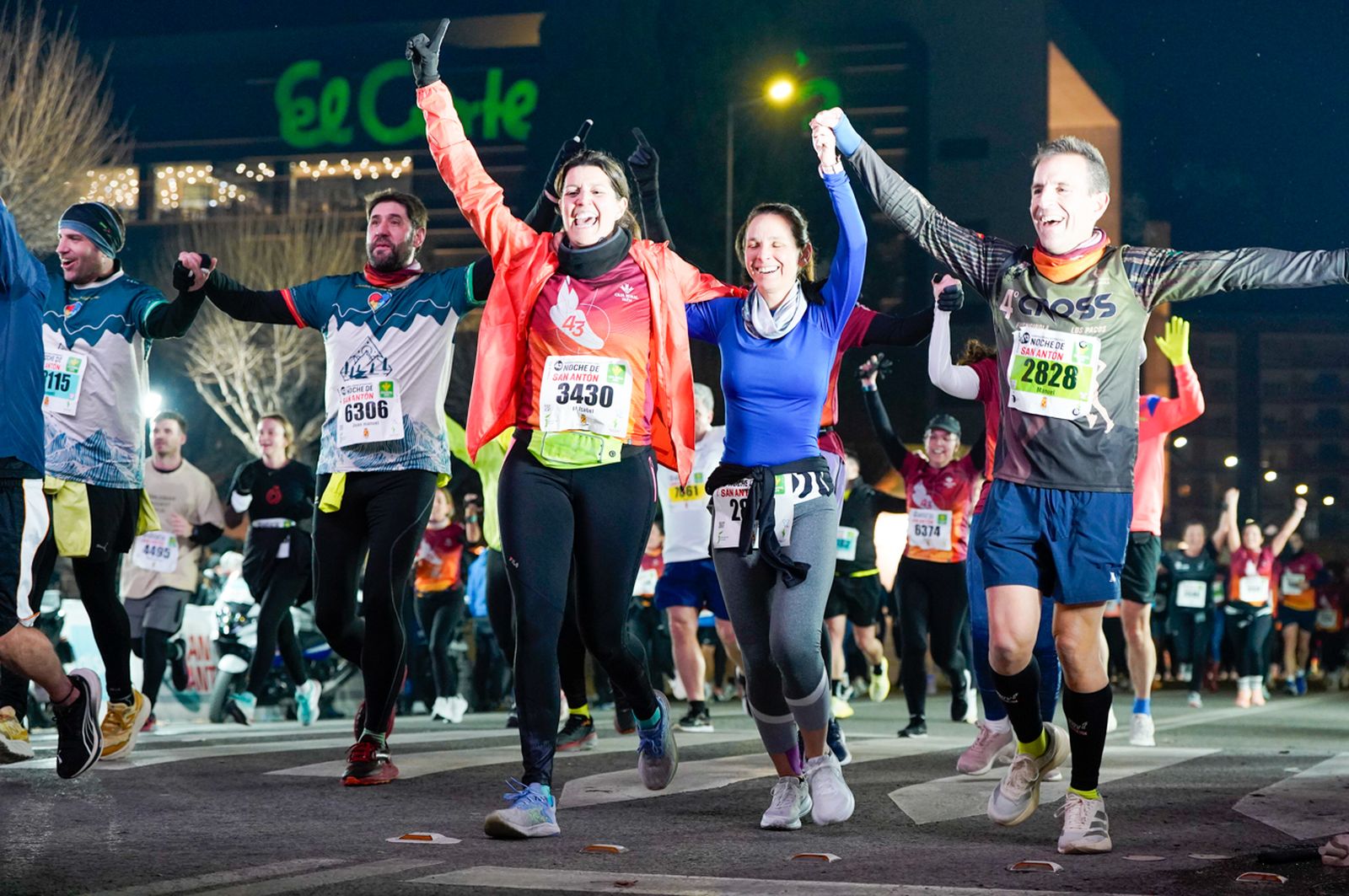 En imágenes: búscate en tu llegada a meta de la Carrera de San Antón 2026 (2)