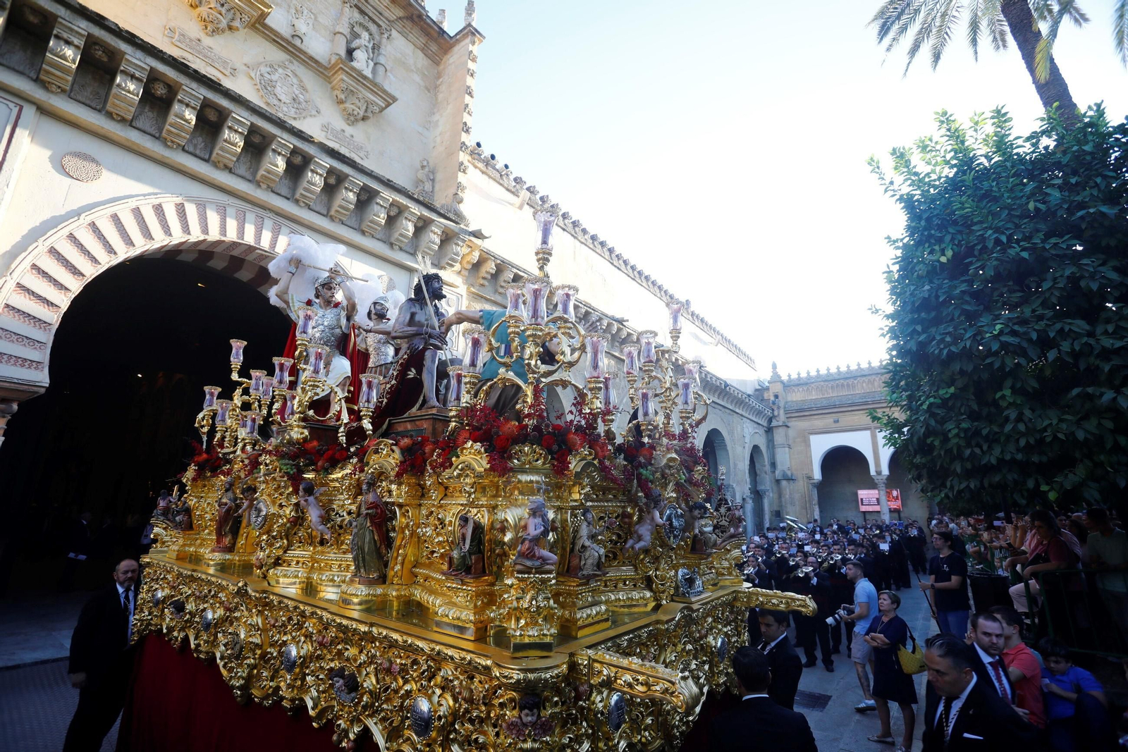 Las mejores fotos de los traslados de regreso de las hermandades tras el Magno Vía Crucis de Córdoba