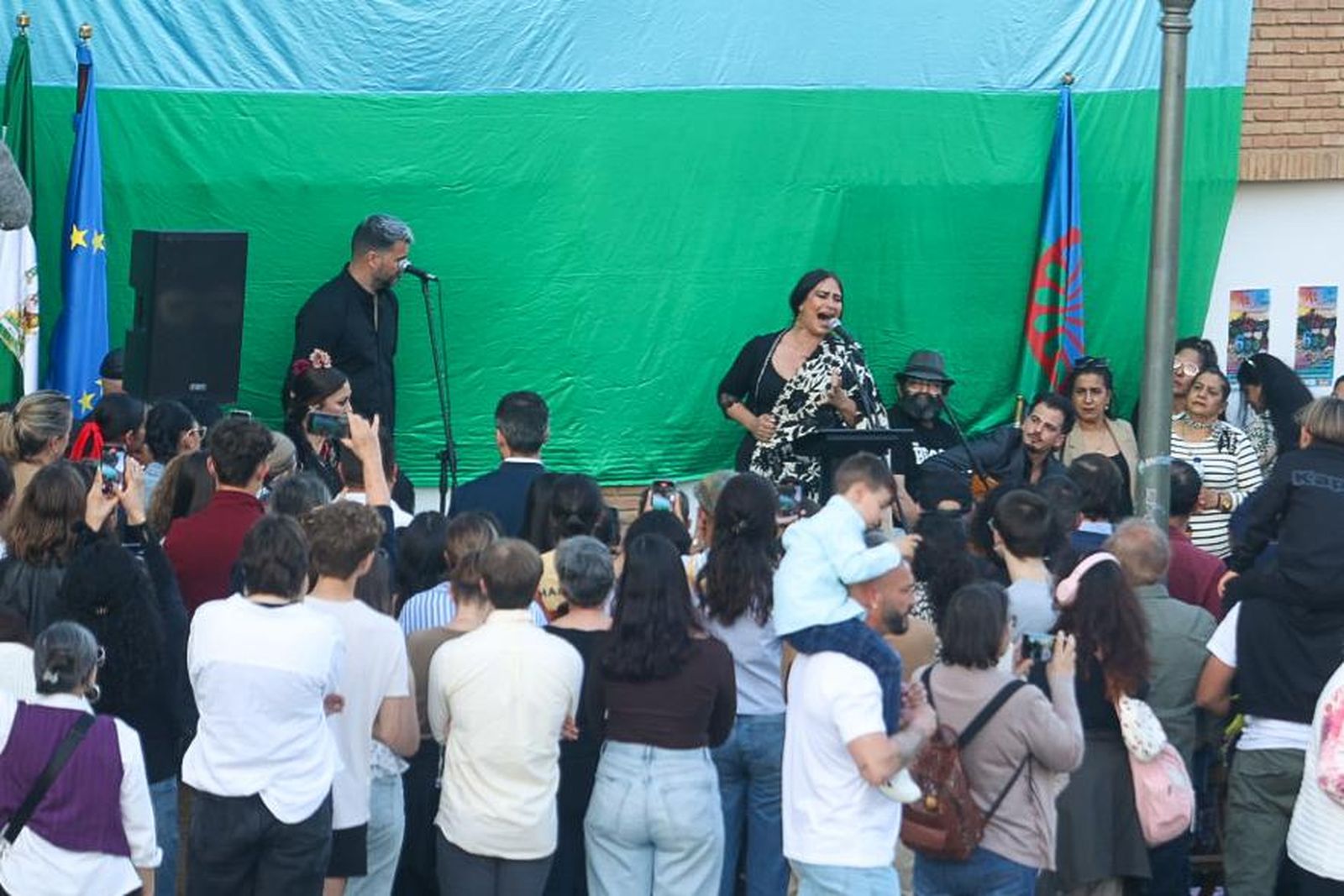 Todas las imágenes de la Ceremonia del Río para conmemorar el Día del Pueblo Gitano en Granada