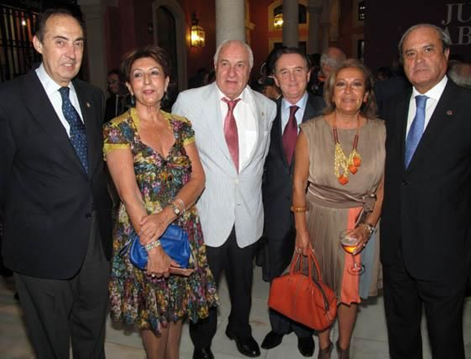 Carlos González-Vilardell, presidente del Colegio de Médicos de Sevilla; Rosario Oliveros, Juan Ramón Guillén, presidente de Acesur; Antonio Reinoso, representante del Poder Judicial en Andalucía Occidental y delegado del TSJA; María José Arroyo y Antonio Ponce.

Foto: Victoria Ramírez