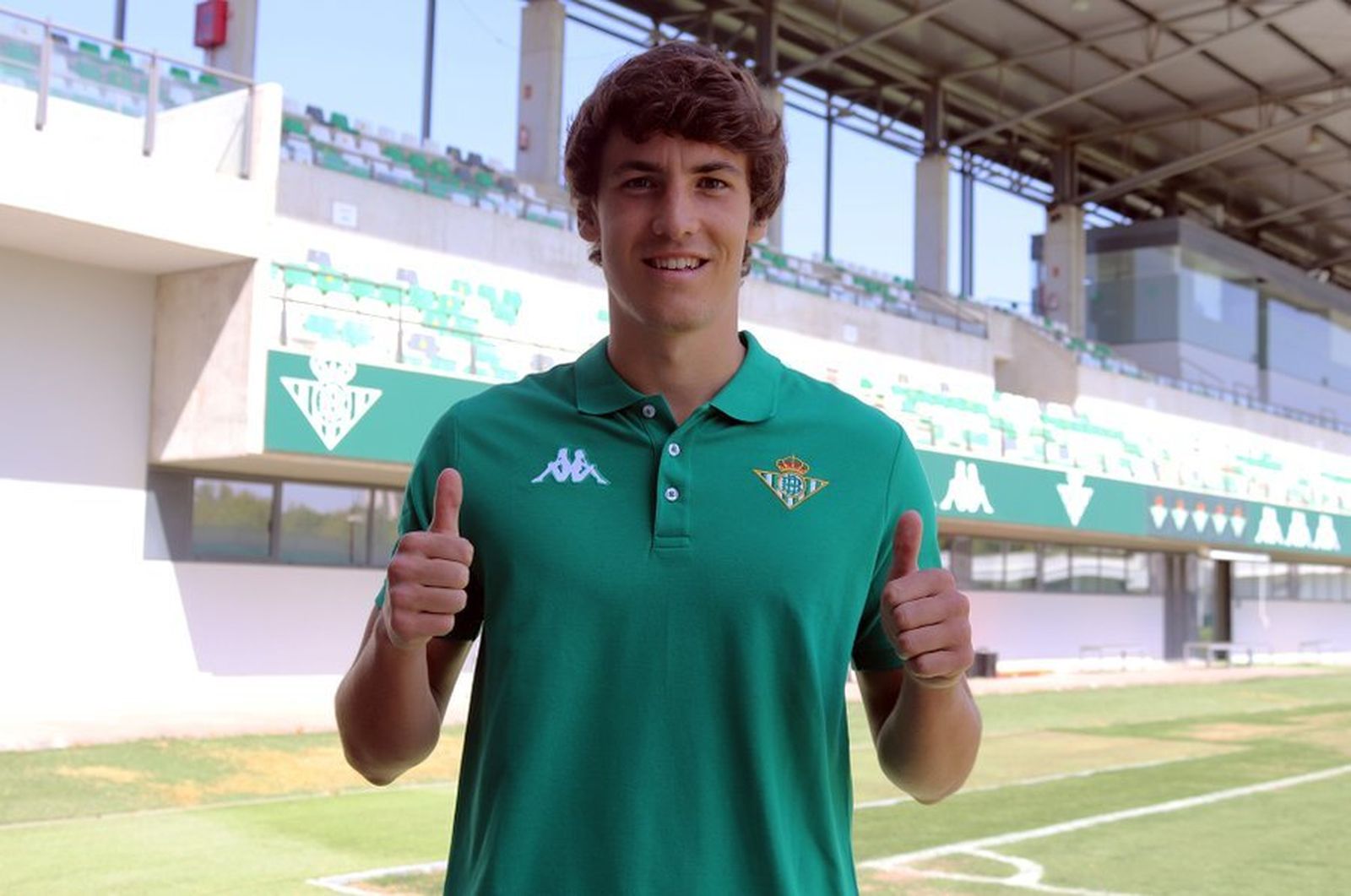 Marc Baró posa en la ciudad deportiva.