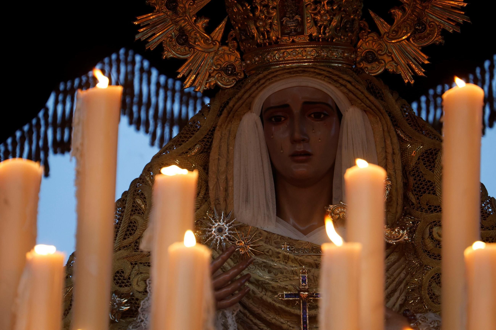 La procesión del Descendimiento en este Viernes Santo de Córdoba, en imágenes